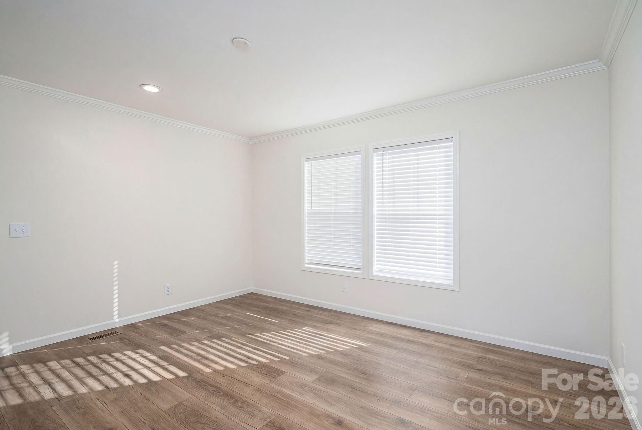 808 W Eagleview Lane — Lawndale