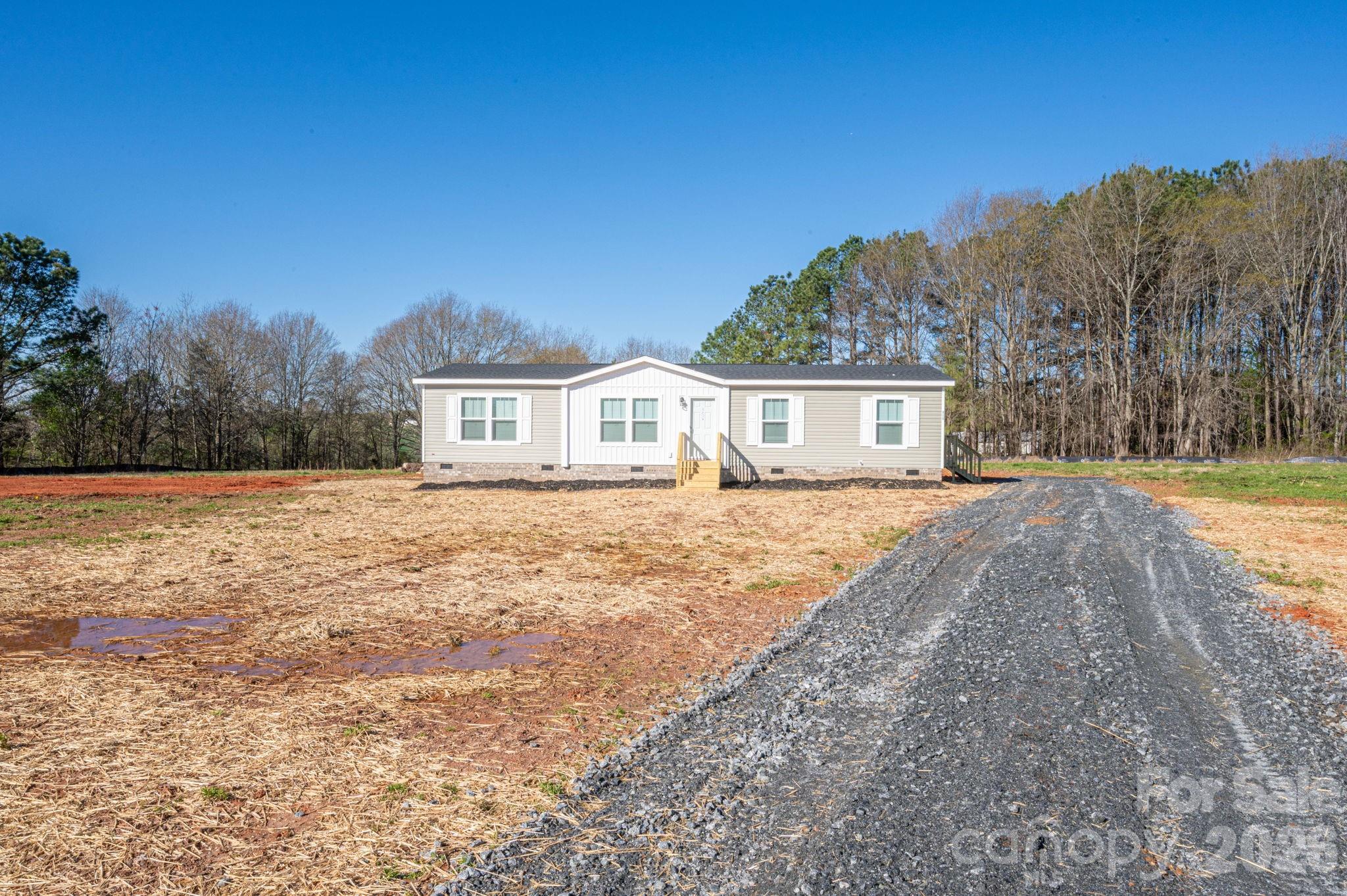 808 W Eagleview Lane — Lawndale