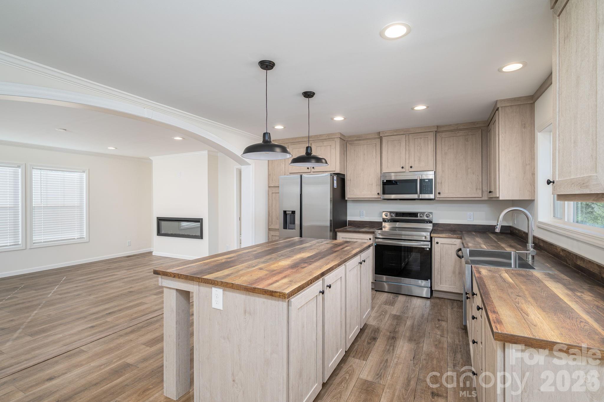 808 W Eagleview Lane — Lawndale
