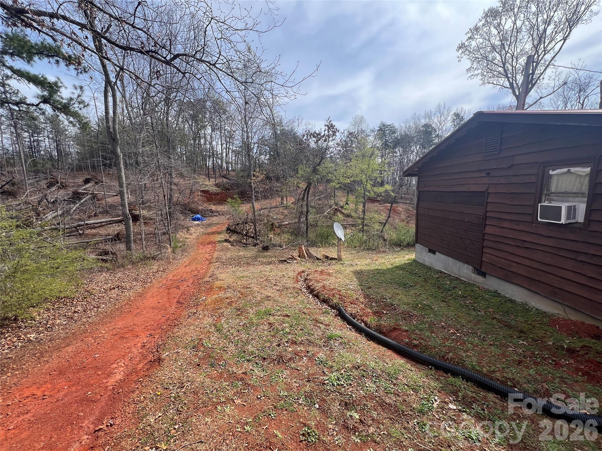 365 Hillbilly Lane — Mill Spring