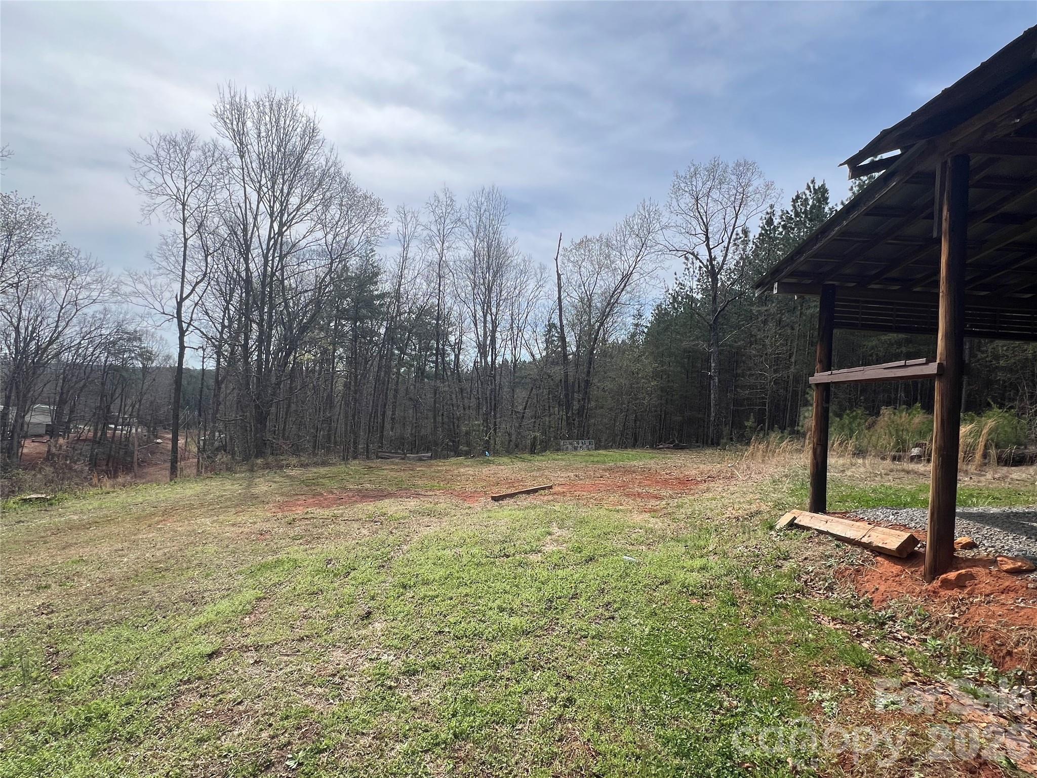365 Hillbilly Lane — Mill Spring