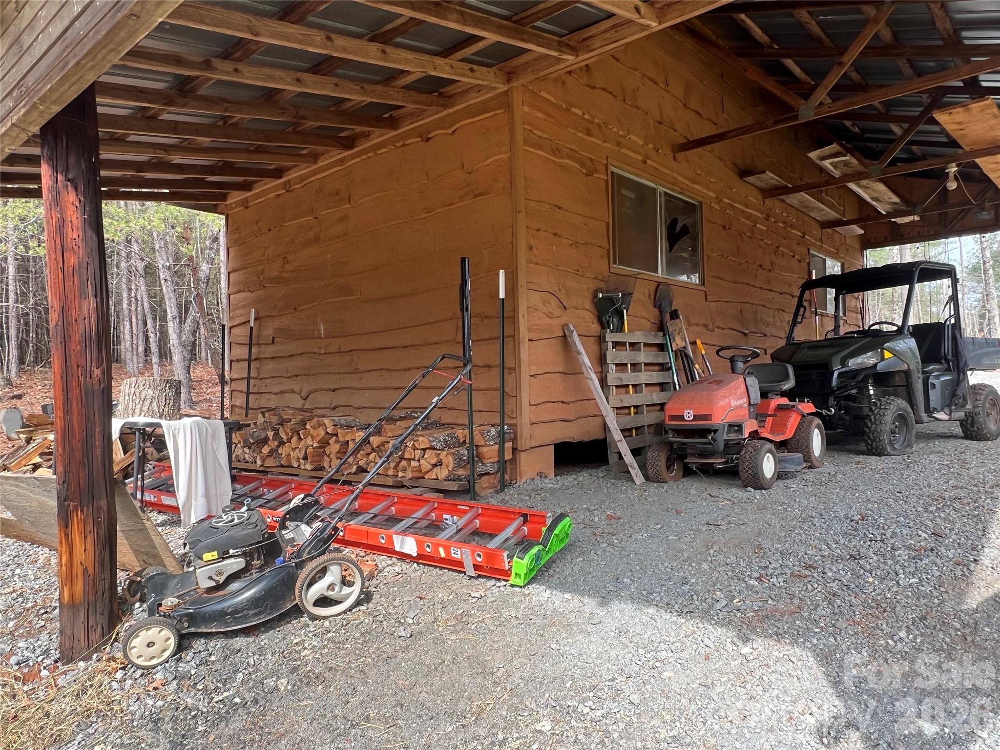365 Hillbilly Lane — Mill Spring