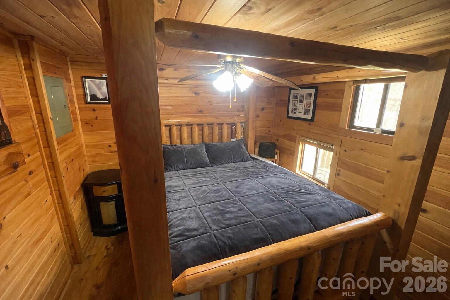 365 Hillbilly Lane — Mill Spring