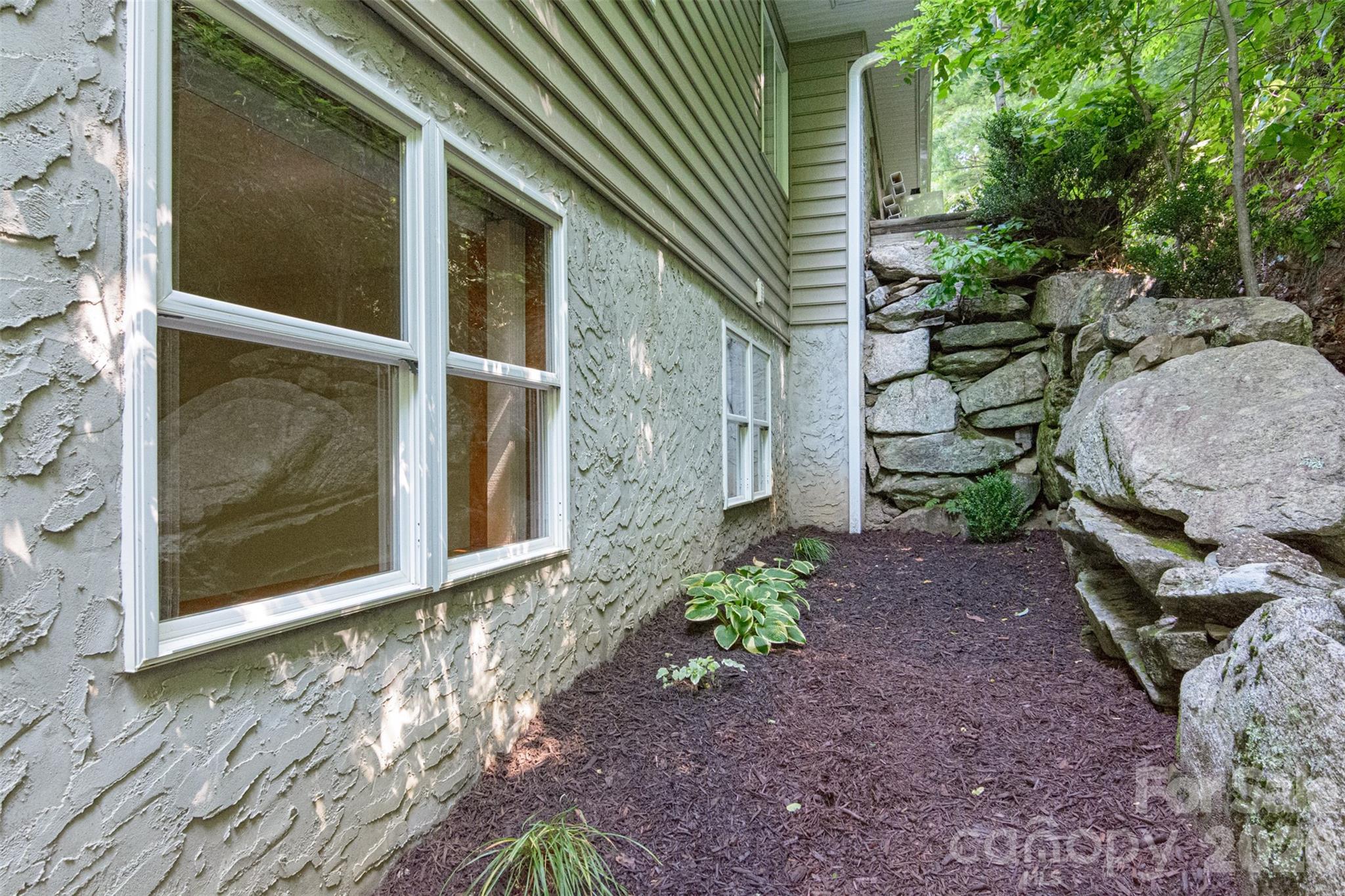 299 Carriage Summitt Way — Hendersonville