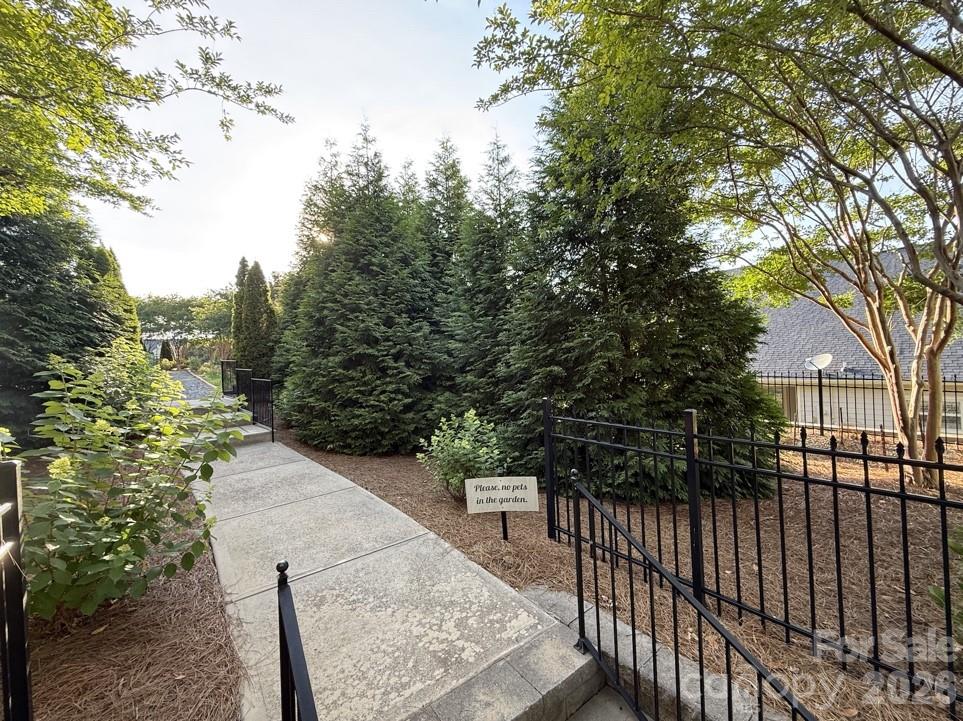 111 Canter Lane — Mooresville
