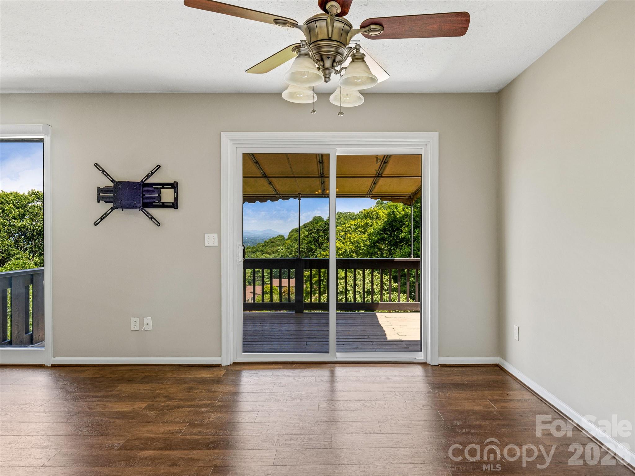 128 Country Ridge Road — Hendersonville