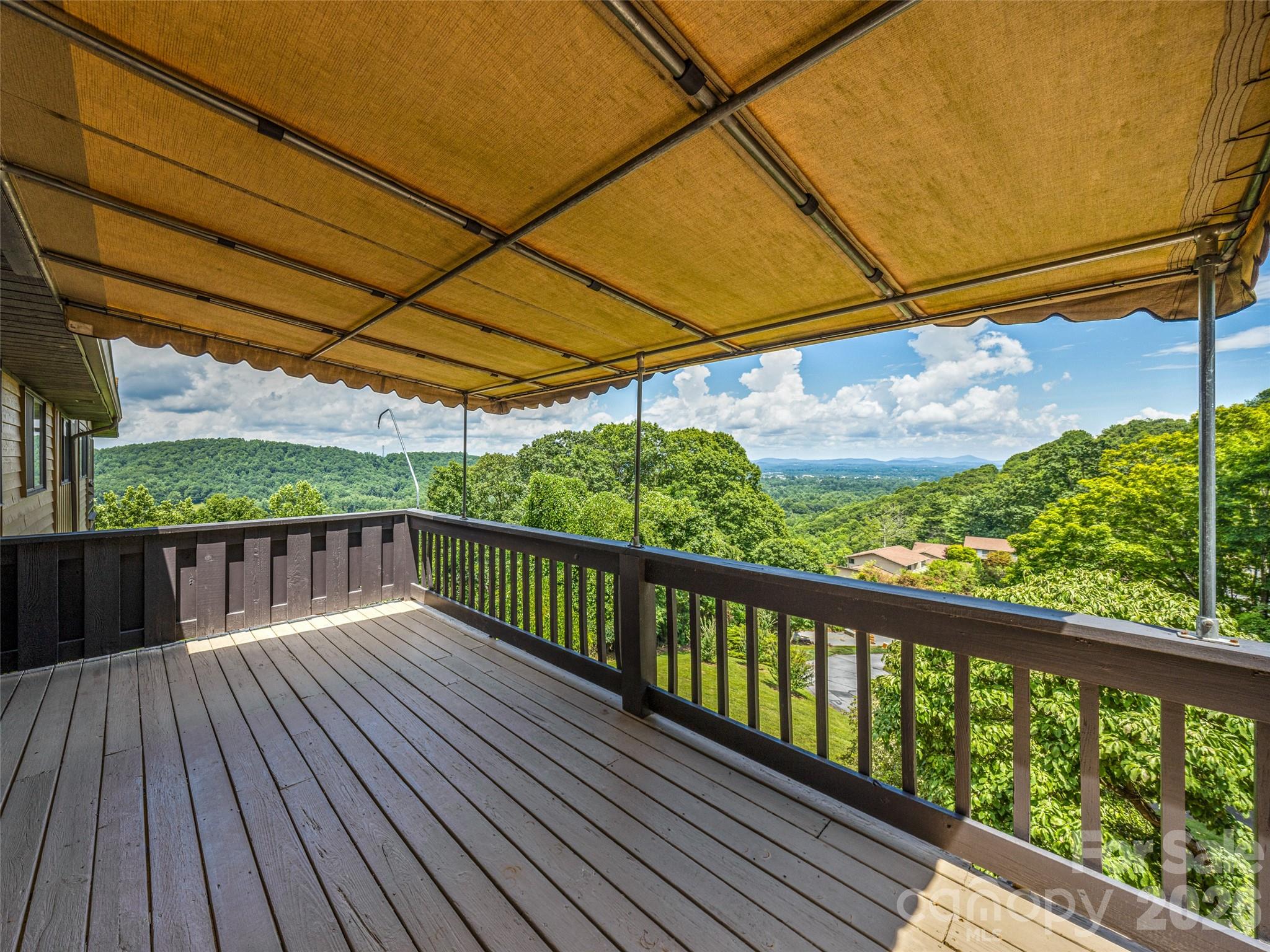 128 Country Ridge Road — Hendersonville