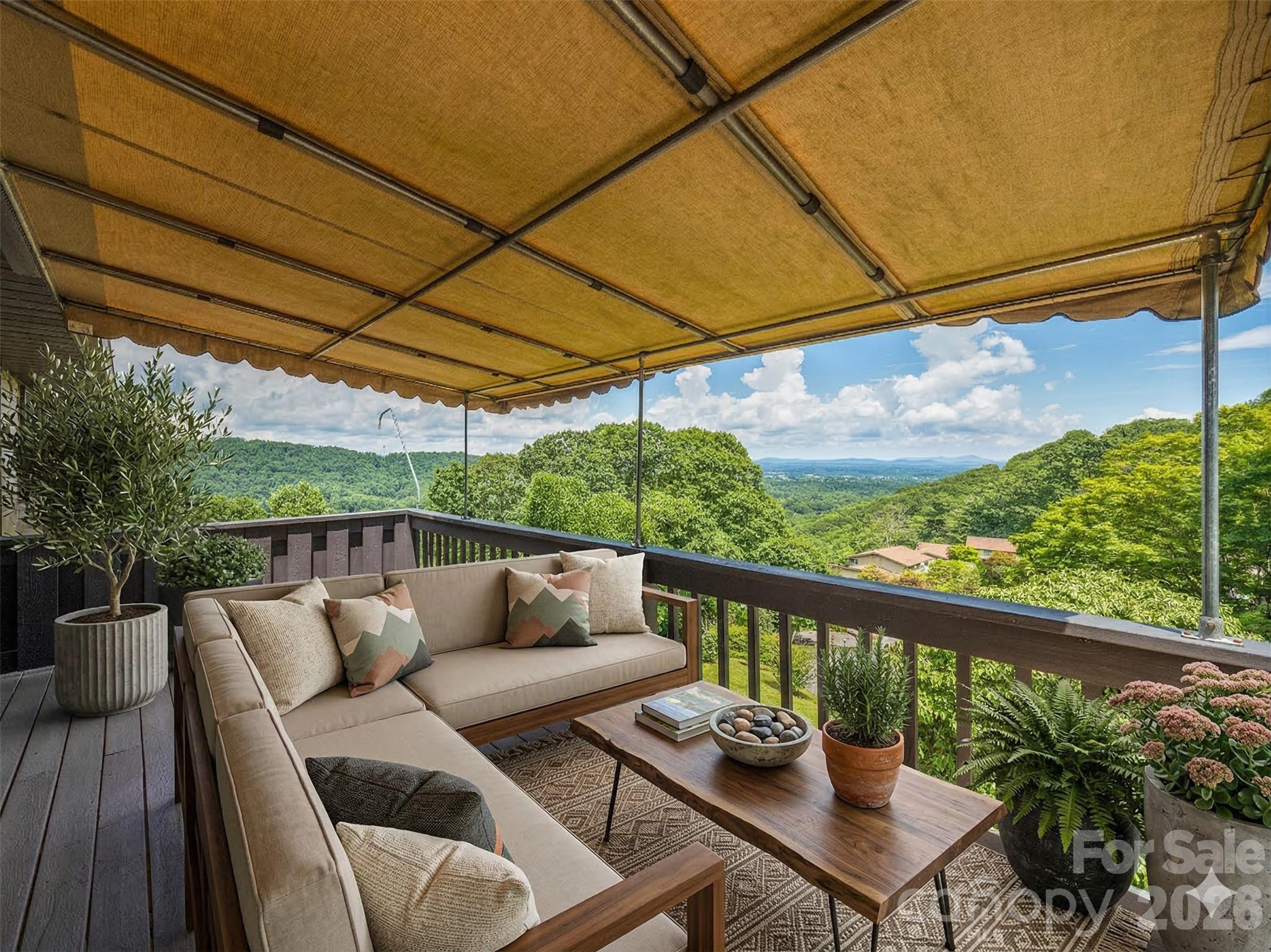 128 Country Ridge Road — Hendersonville
