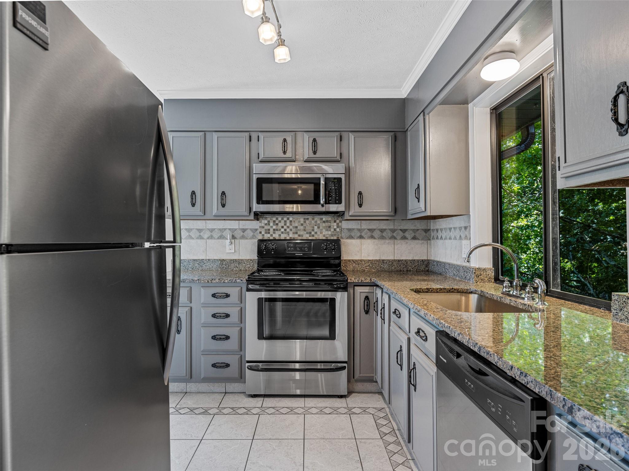 128 Country Ridge Road — Hendersonville