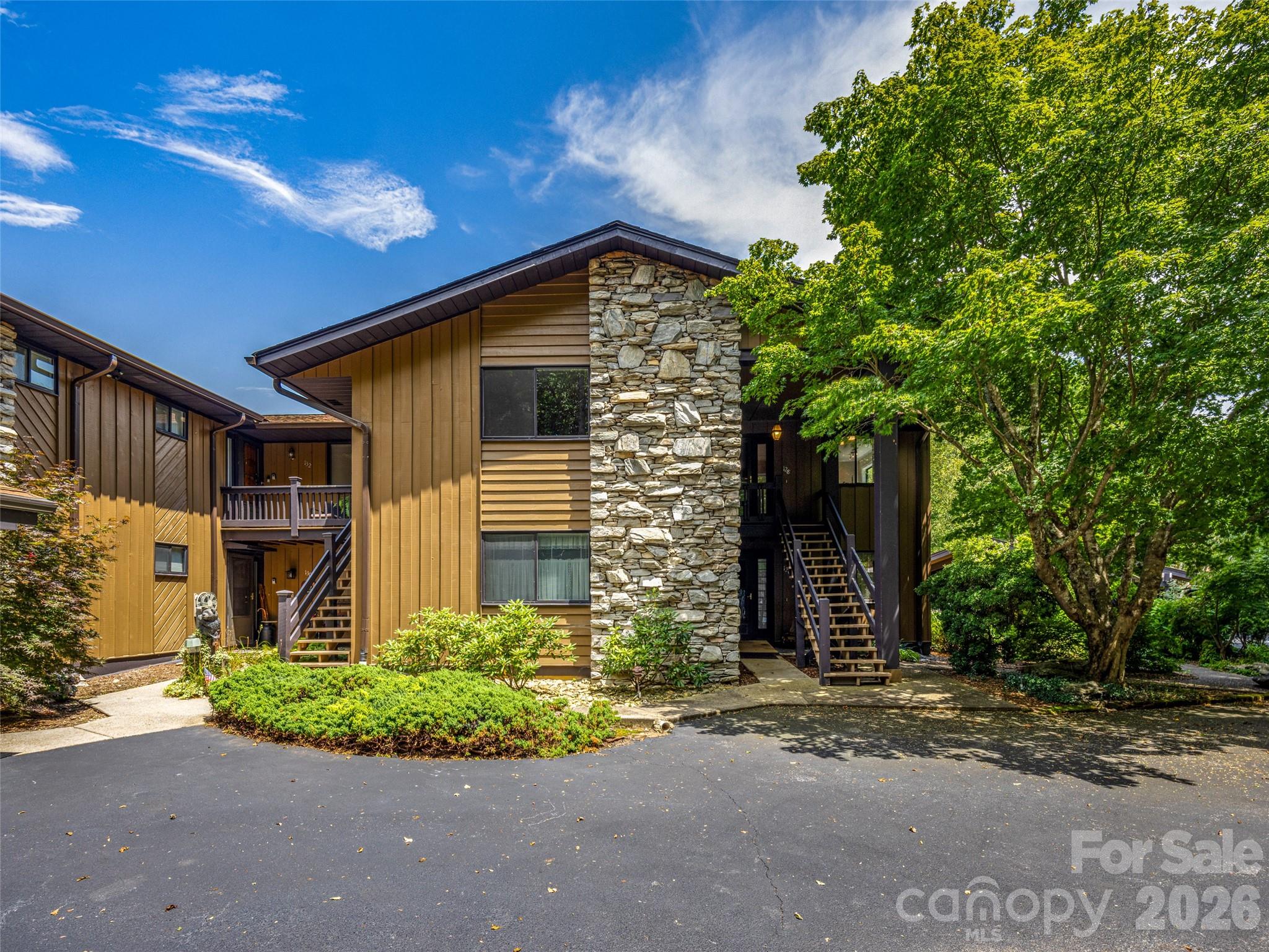128 Country Ridge Road — Hendersonville