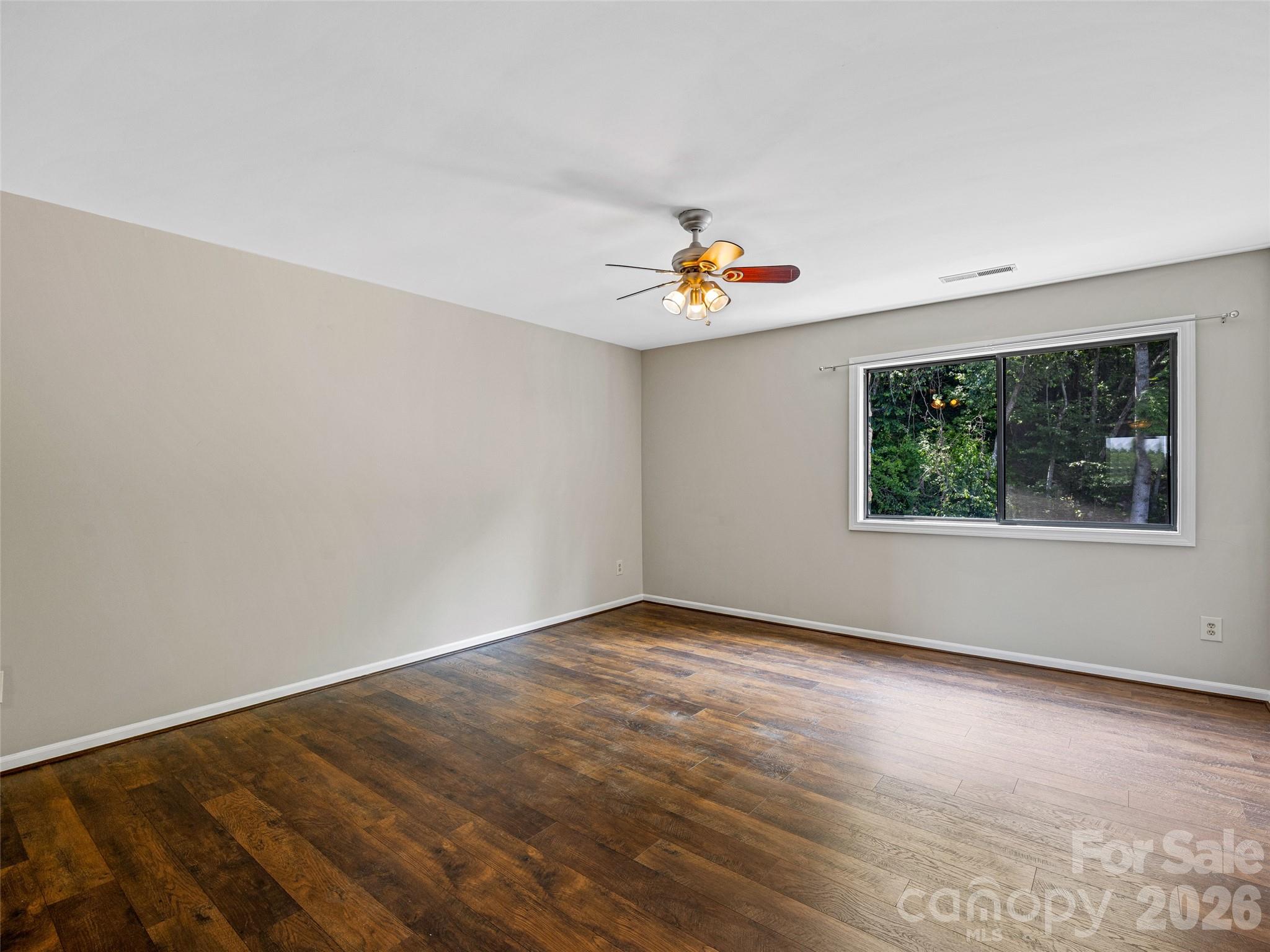 128 Country Ridge Road — Hendersonville