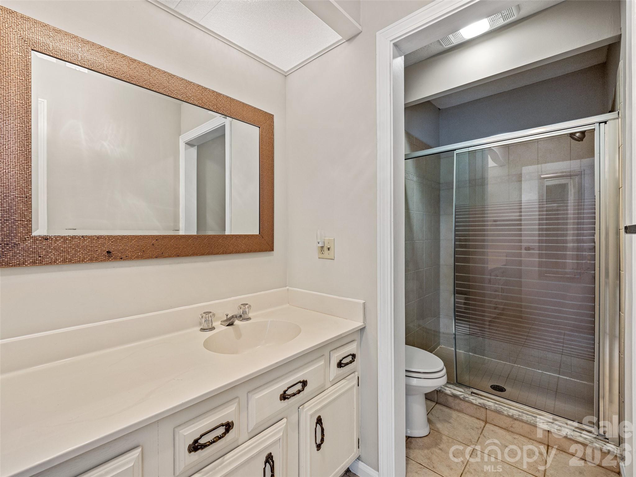 128 Country Ridge Road — Hendersonville