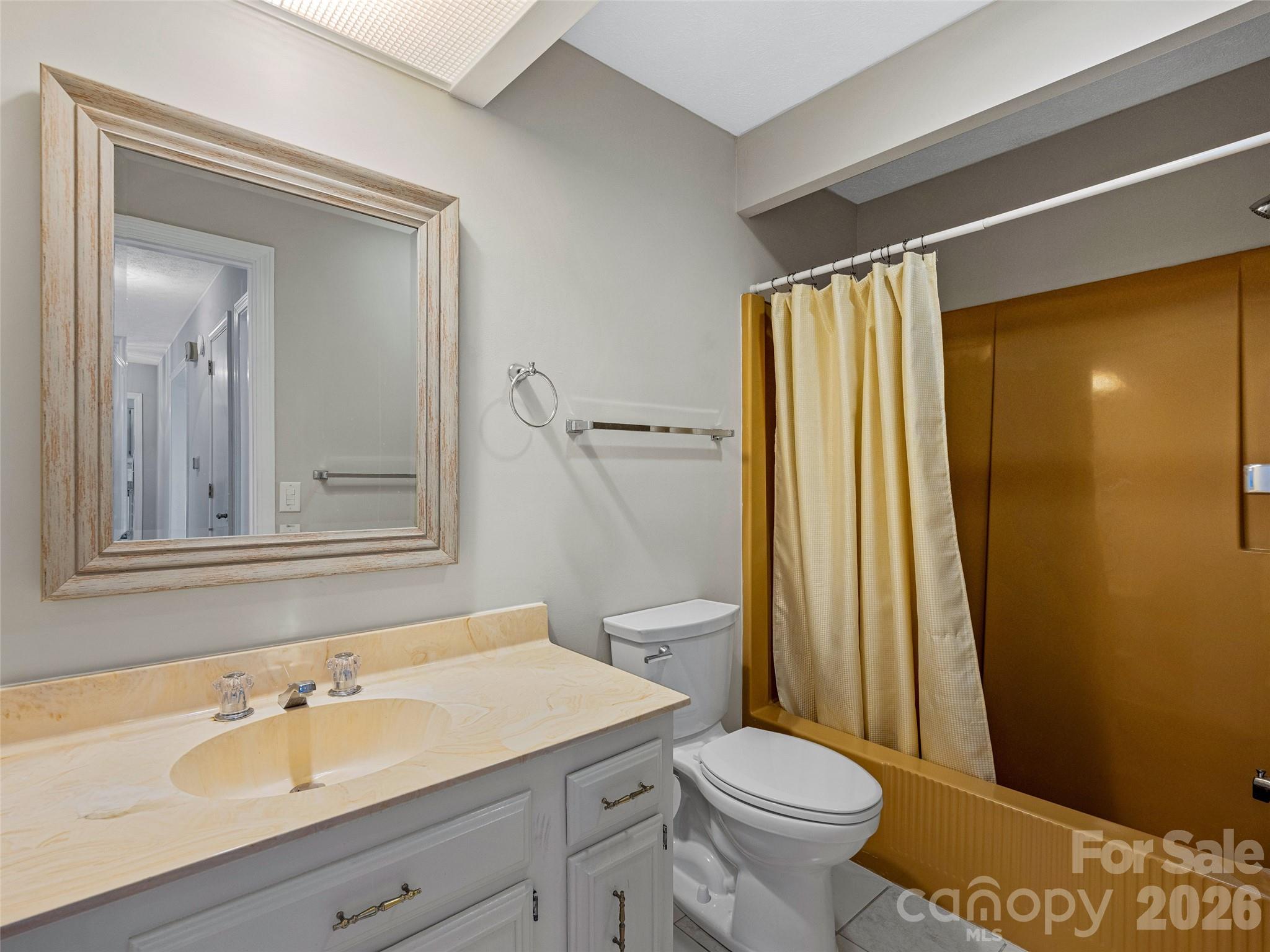 128 Country Ridge Road — Hendersonville