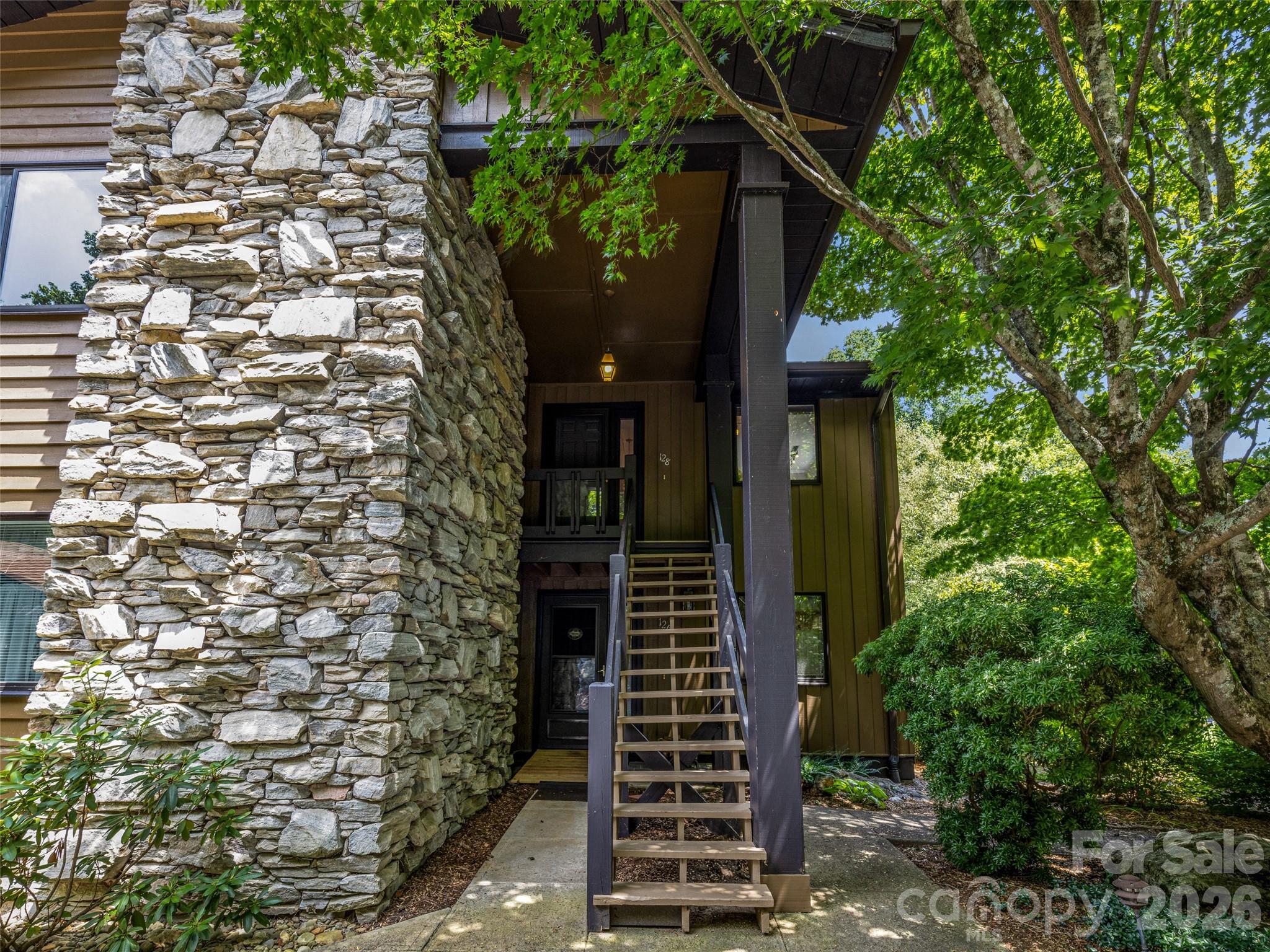 128 Country Ridge Road — Hendersonville