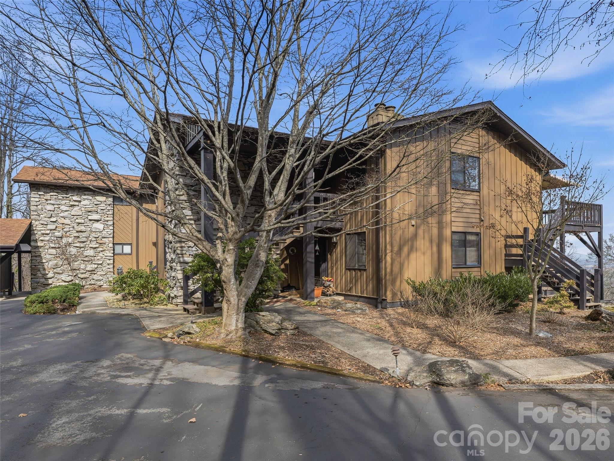 128 Country Ridge Road — Hendersonville