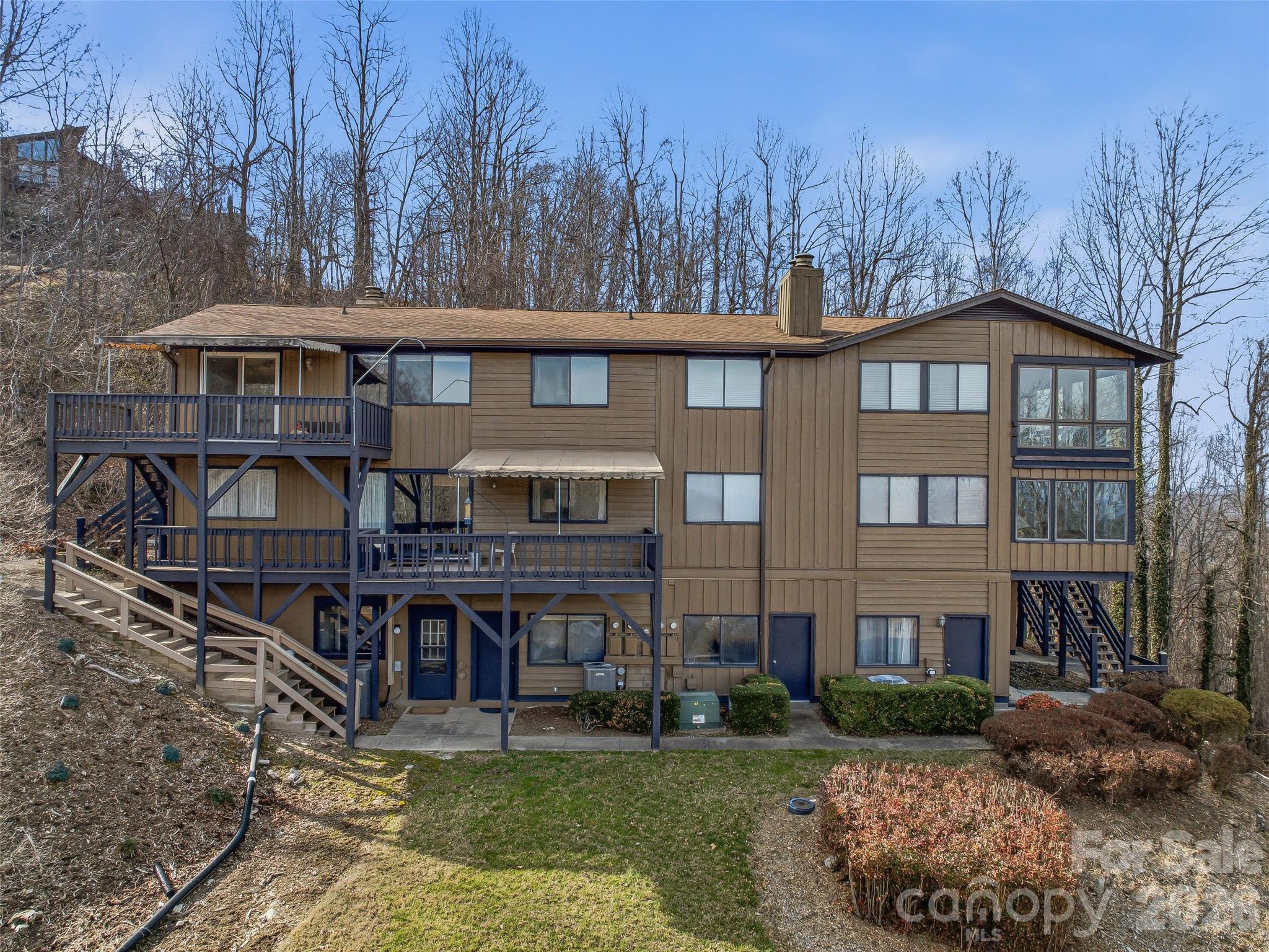 128 Country Ridge Road — Hendersonville