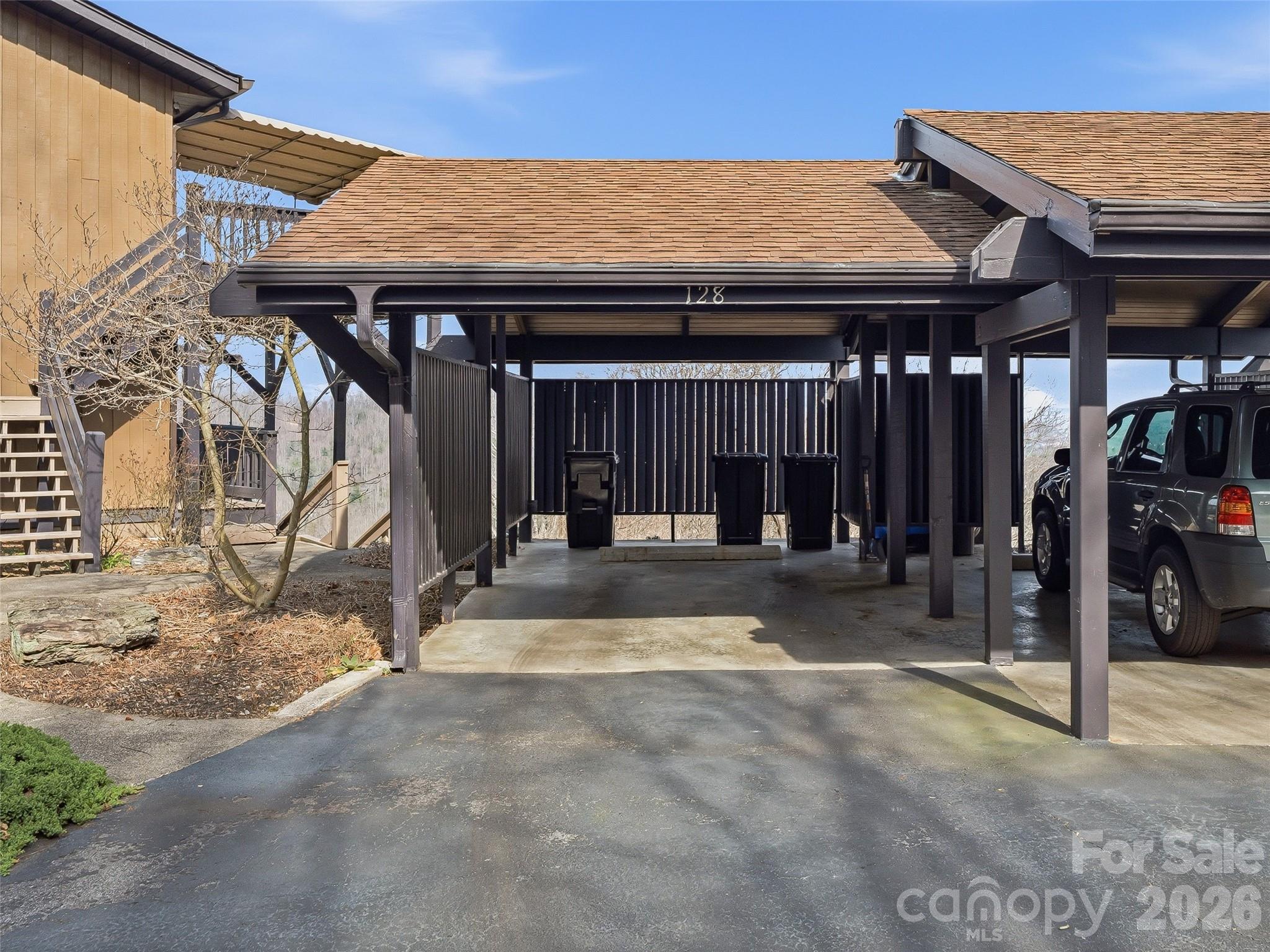 128 Country Ridge Road — Hendersonville