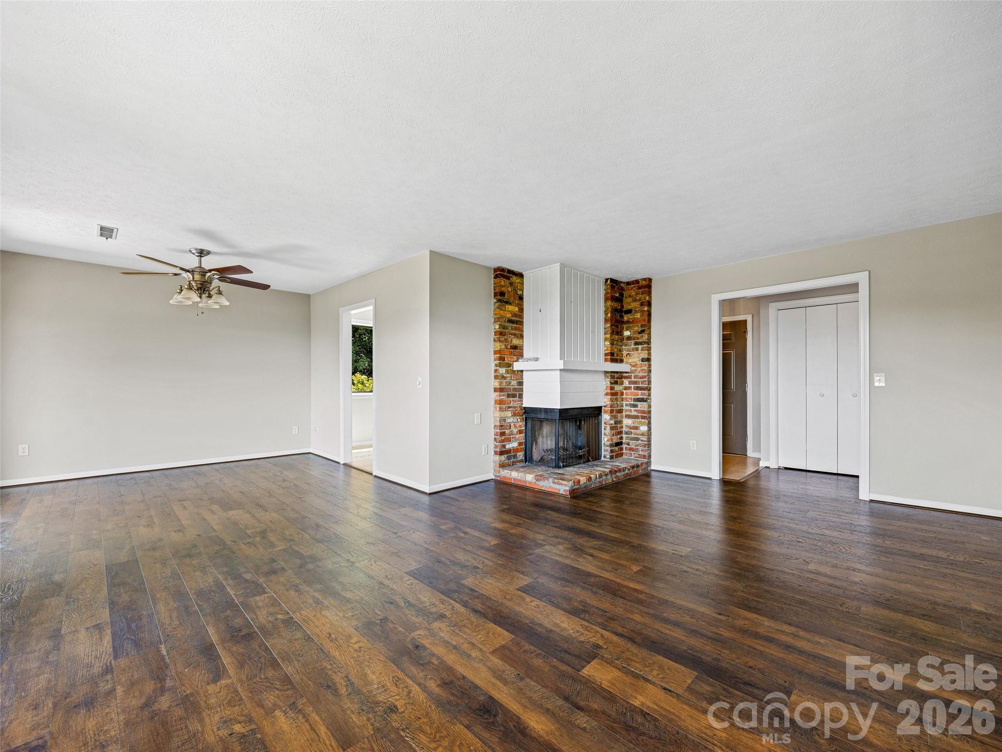 128 Country Ridge Road — Hendersonville