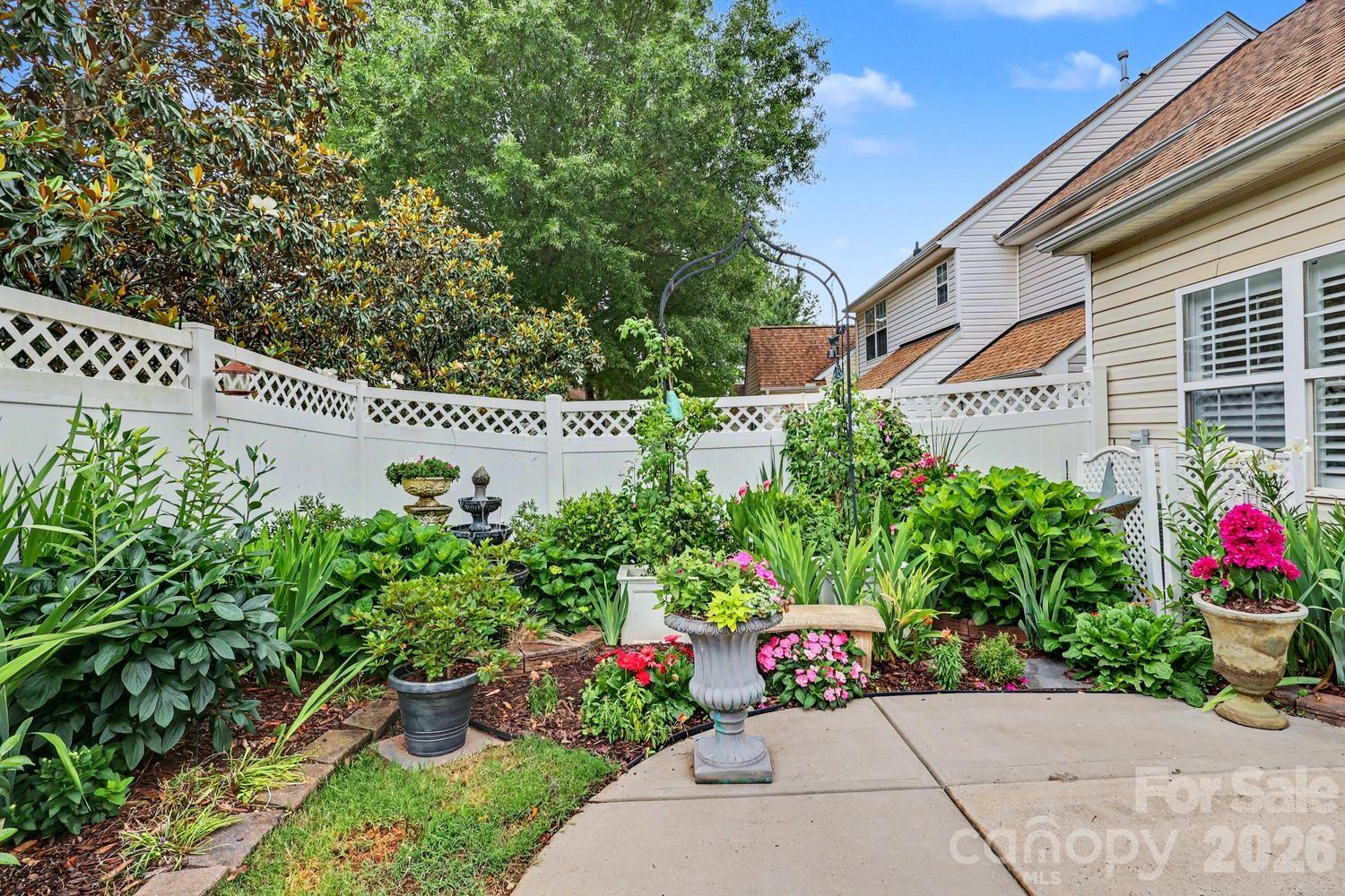 11184 Saintsbury Place — Charlotte