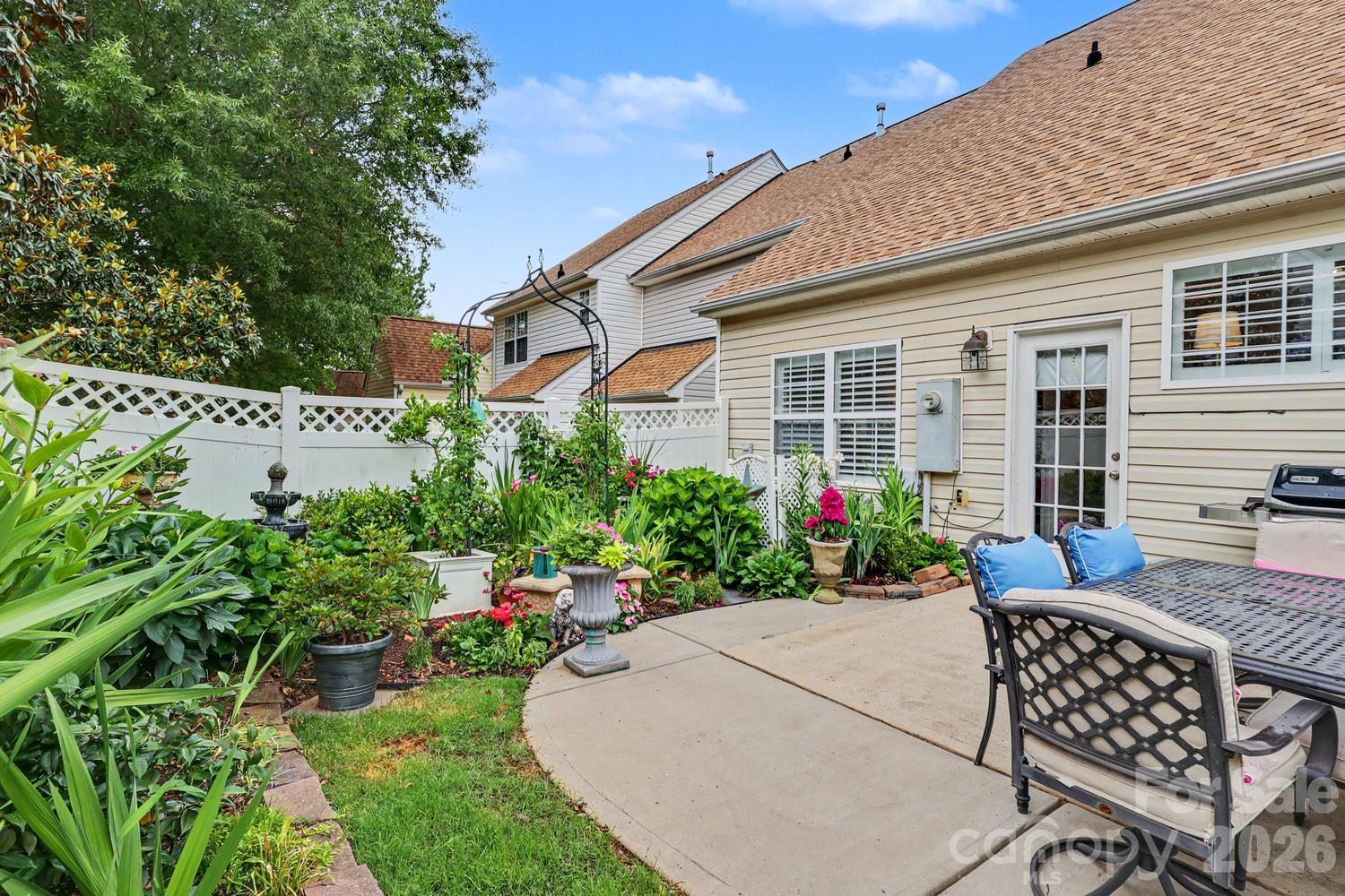 11184 Saintsbury Place — Charlotte