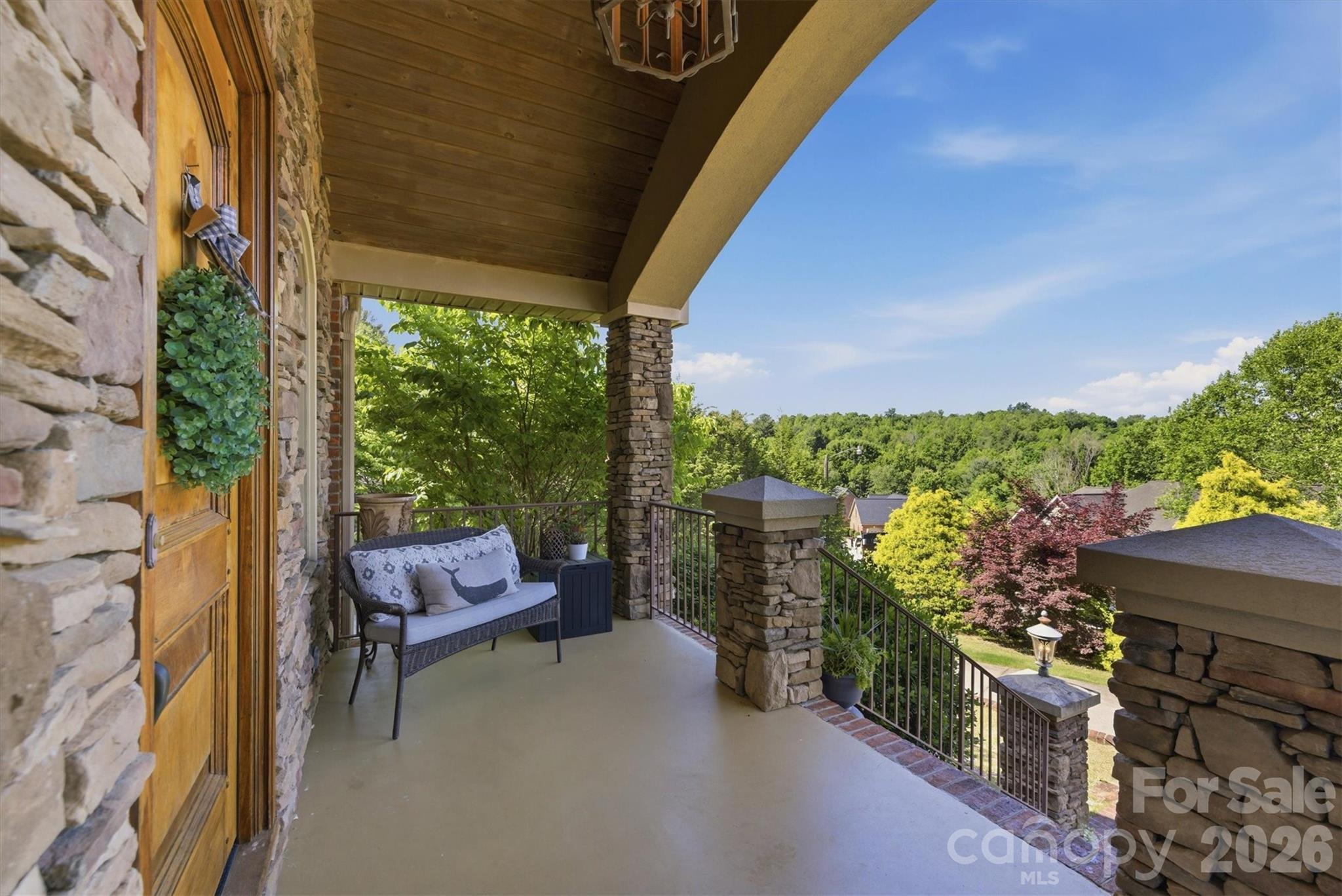 405 Golfview Court — Lenoir