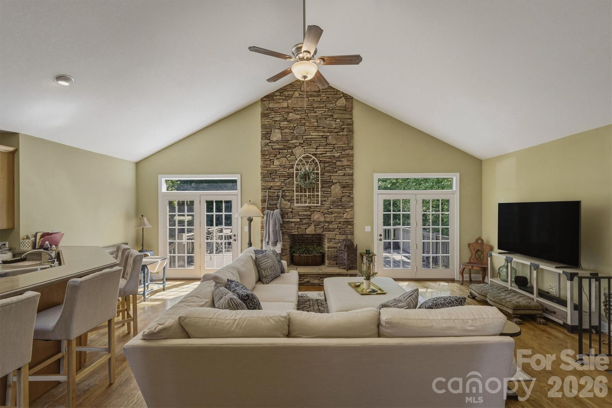405 Golfview Court — Lenoir