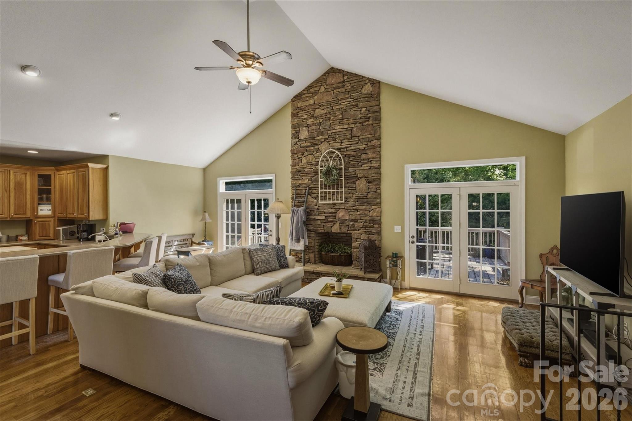 405 Golfview Court — Lenoir