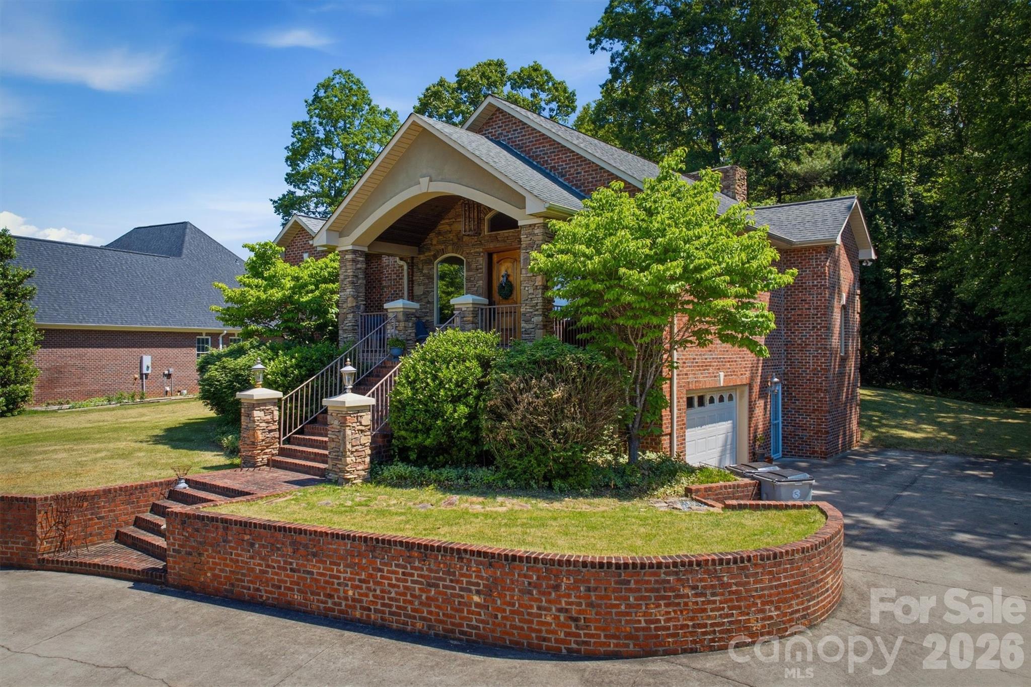 405 Golfview Court — Lenoir