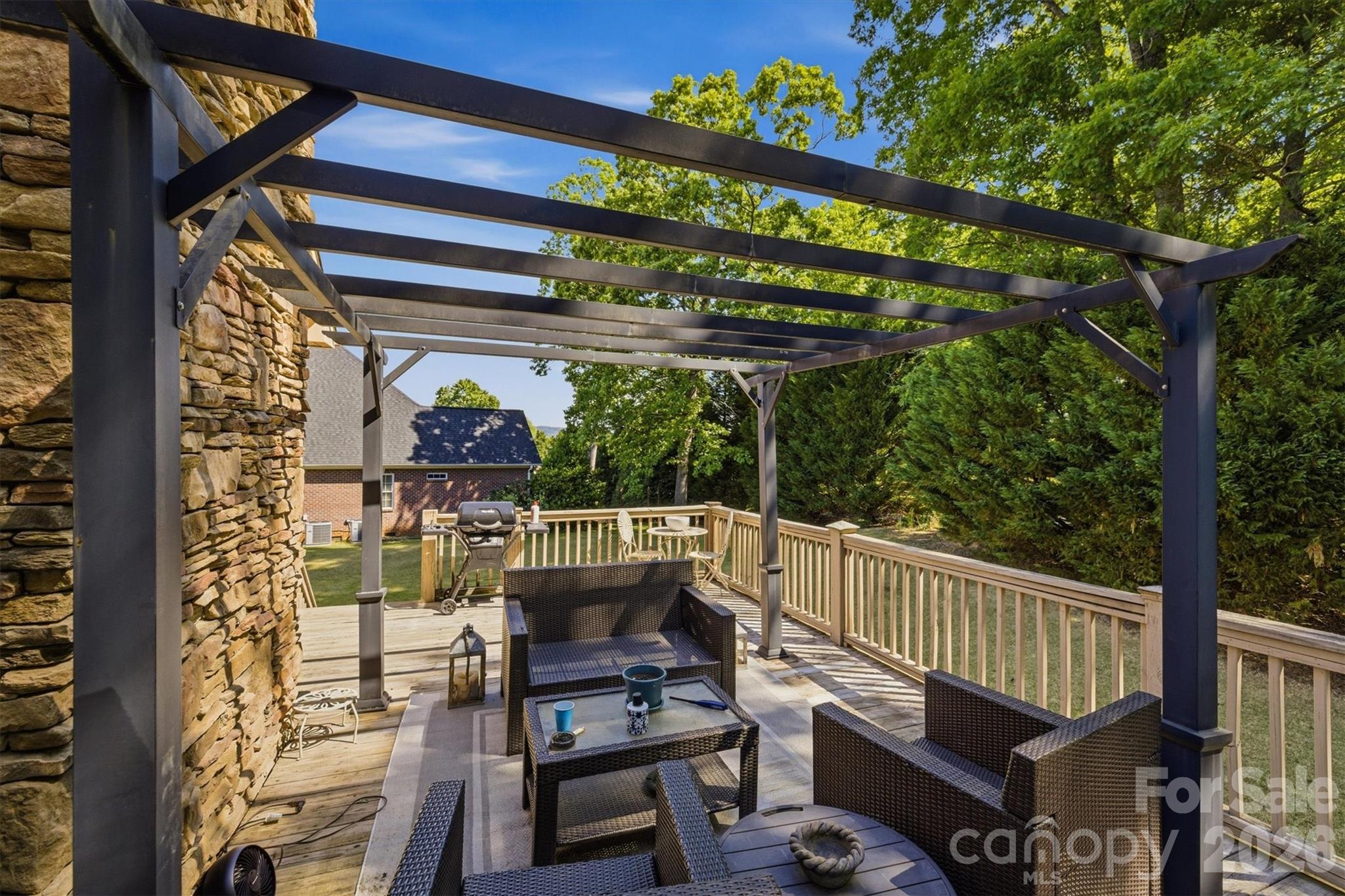 405 Golfview Court — Lenoir