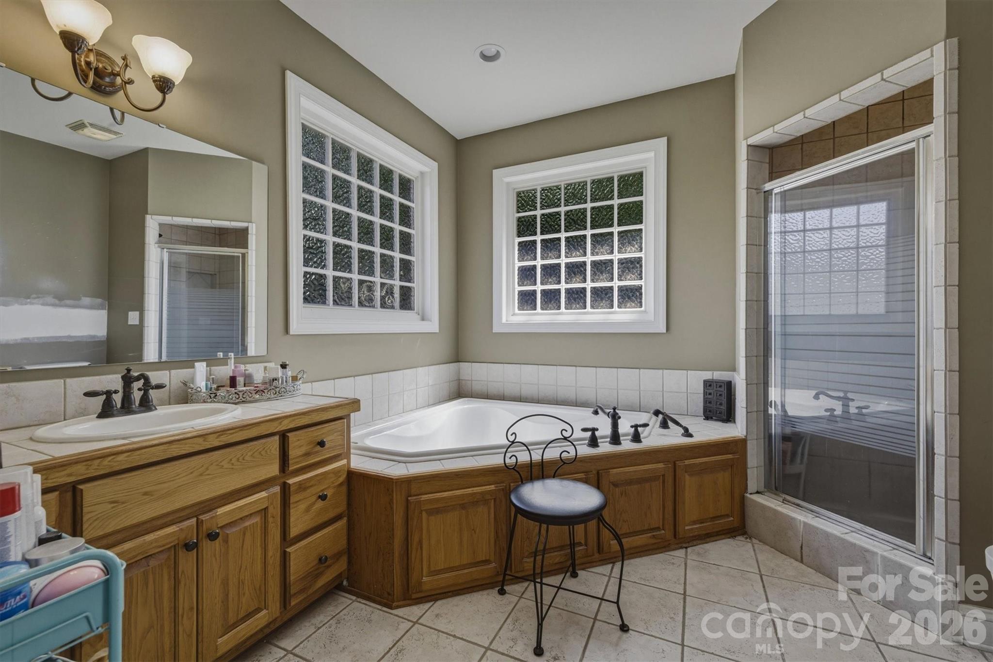 405 Golfview Court — Lenoir
