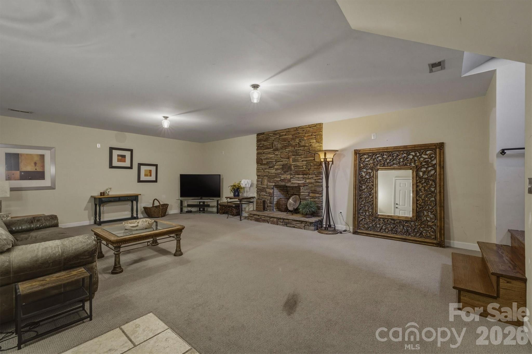 405 Golfview Court — Lenoir