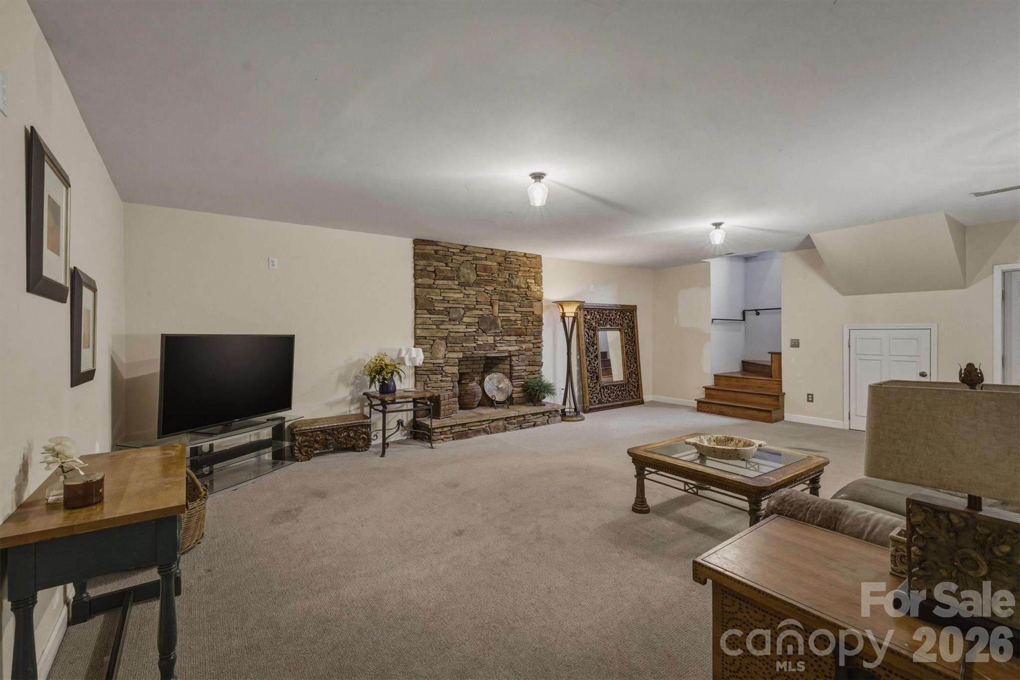 405 Golfview Court — Lenoir