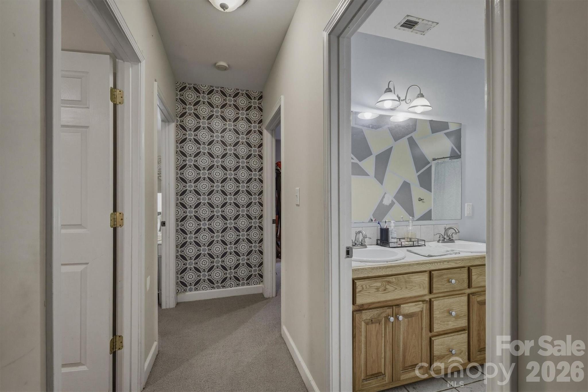 405 Golfview Court — Lenoir