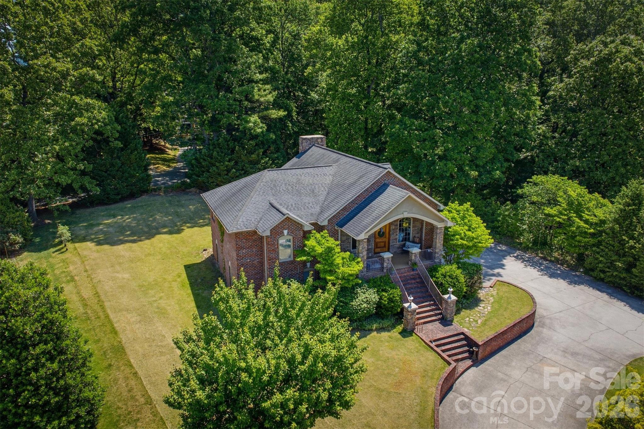 405 Golfview Court — Lenoir