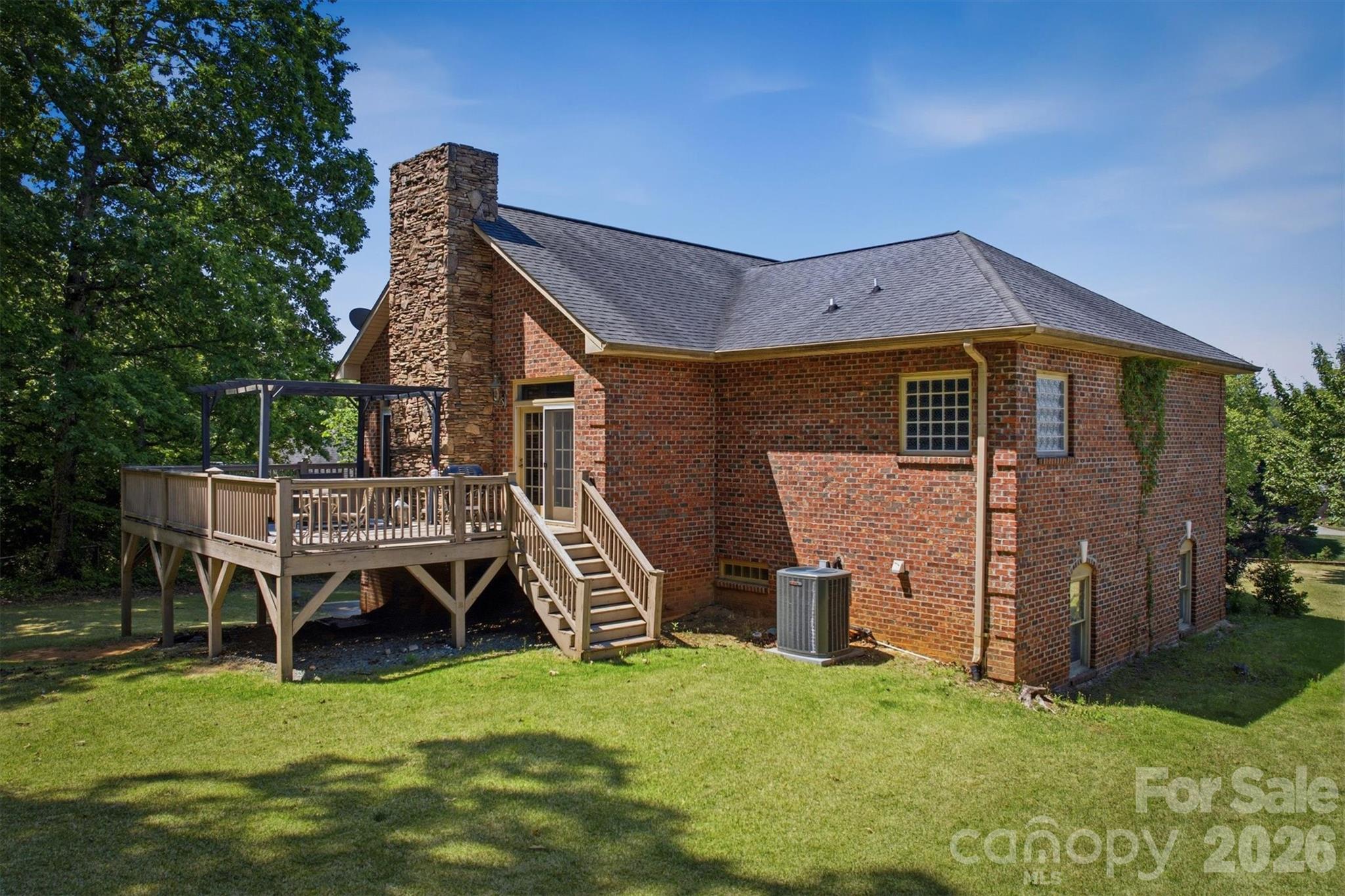 405 Golfview Court — Lenoir
