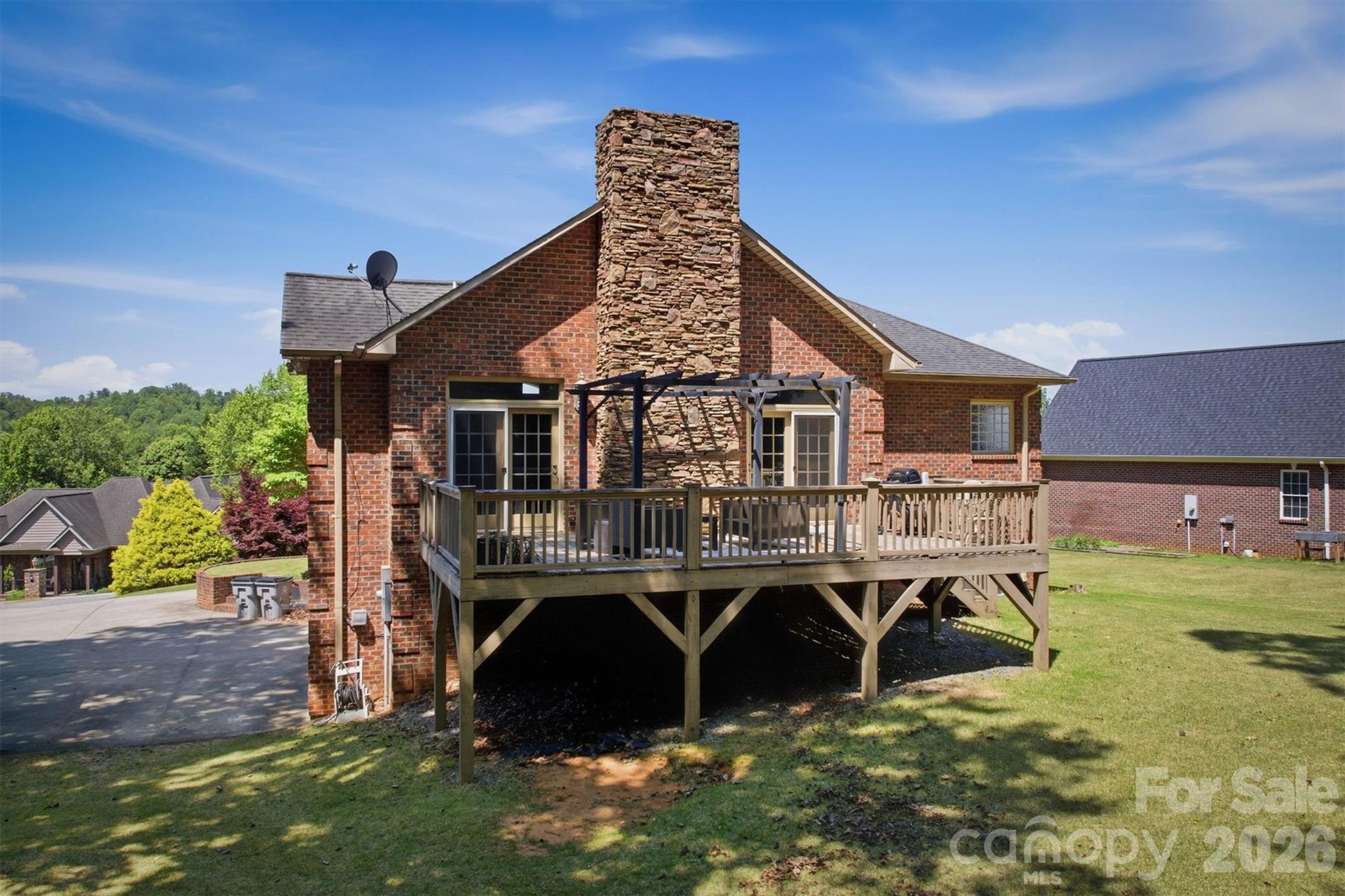 405 Golfview Court — Lenoir