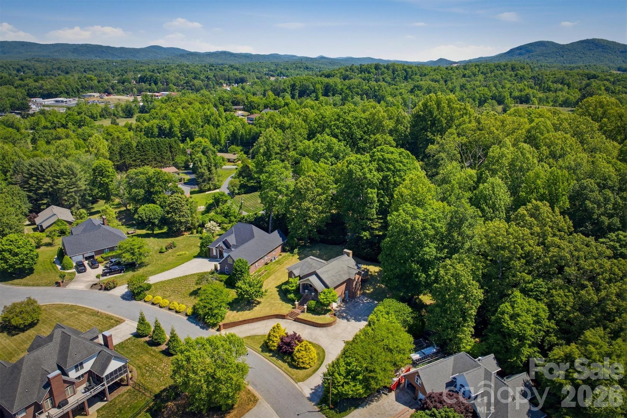 405 Golfview Court — Lenoir