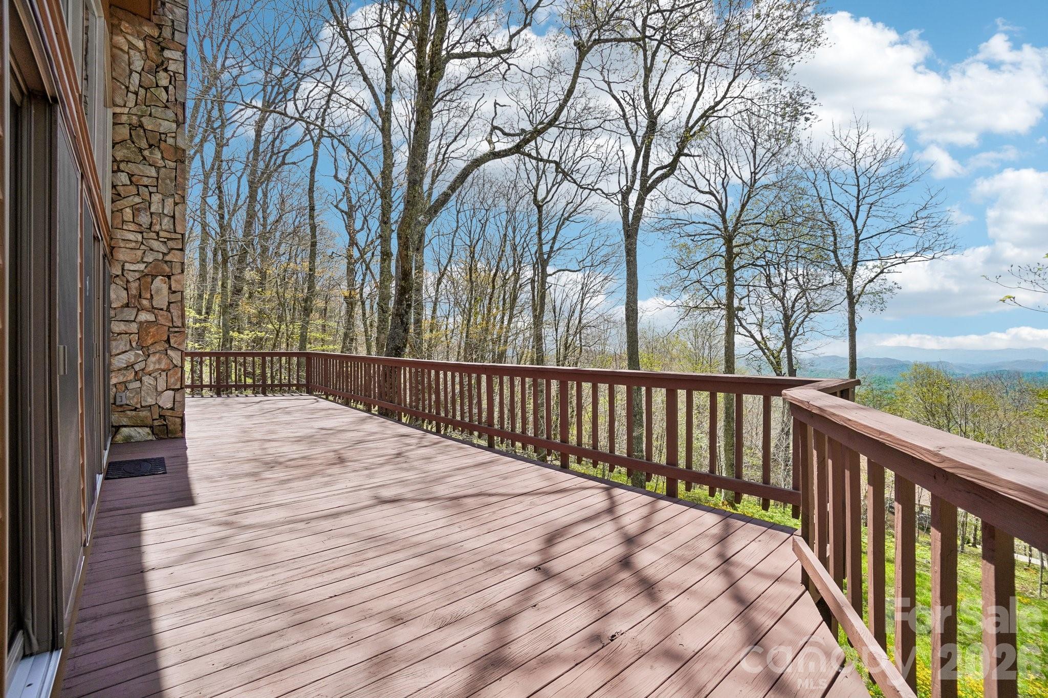 34 Wolfs Head Court — Mars Hill