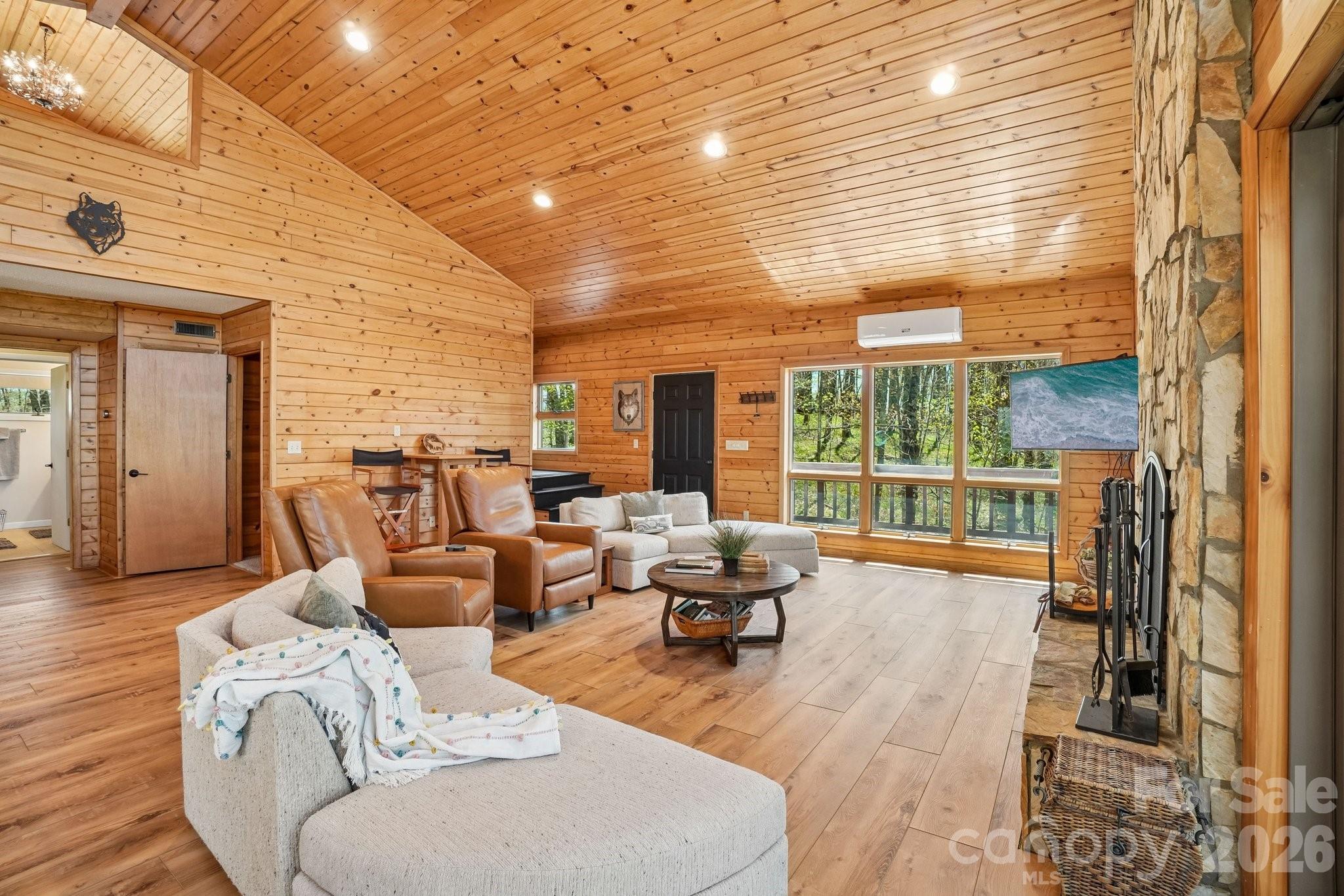 34 Wolfs Head Court — Mars Hill
