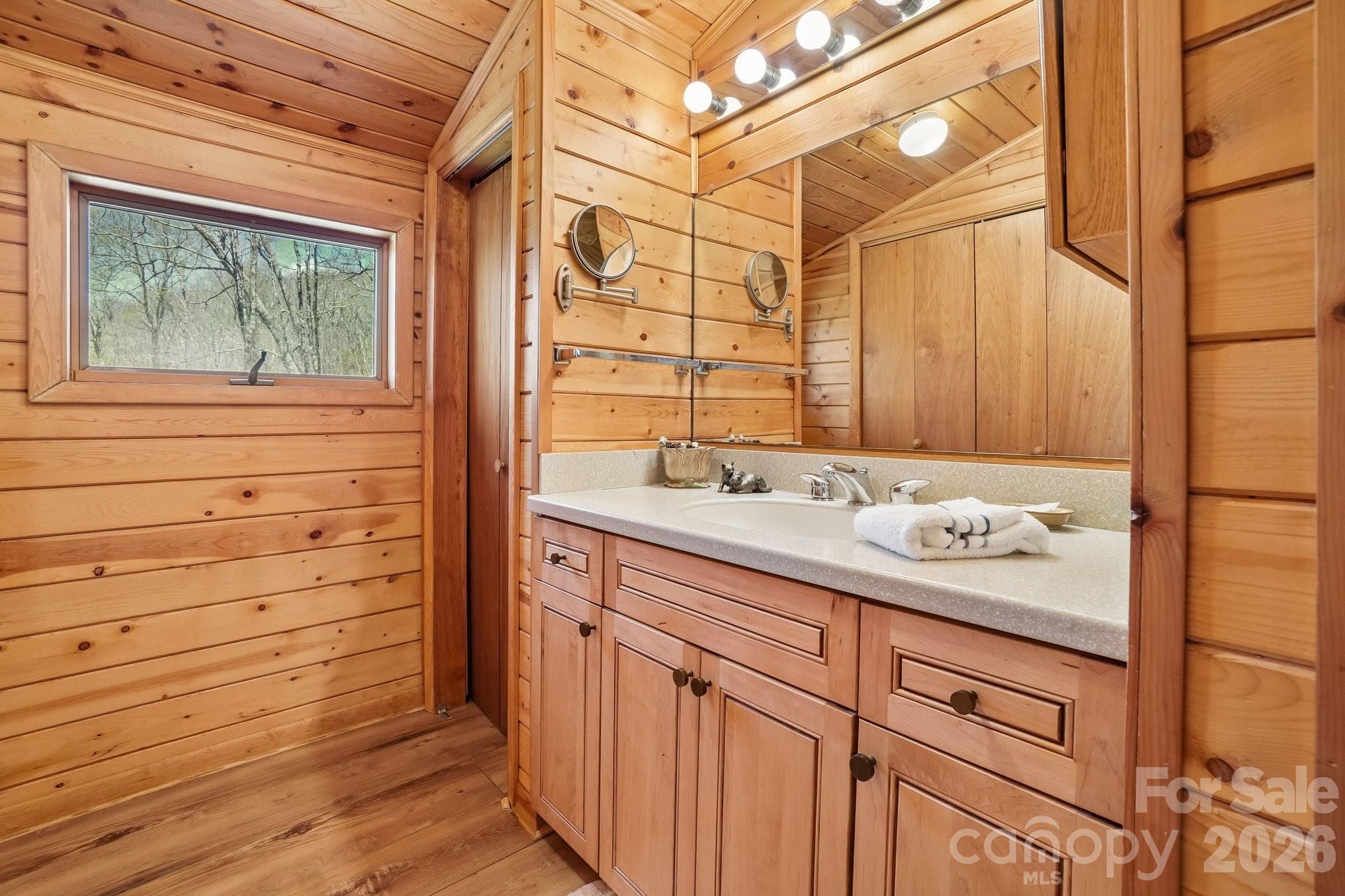 34 Wolfs Head Court — Mars Hill