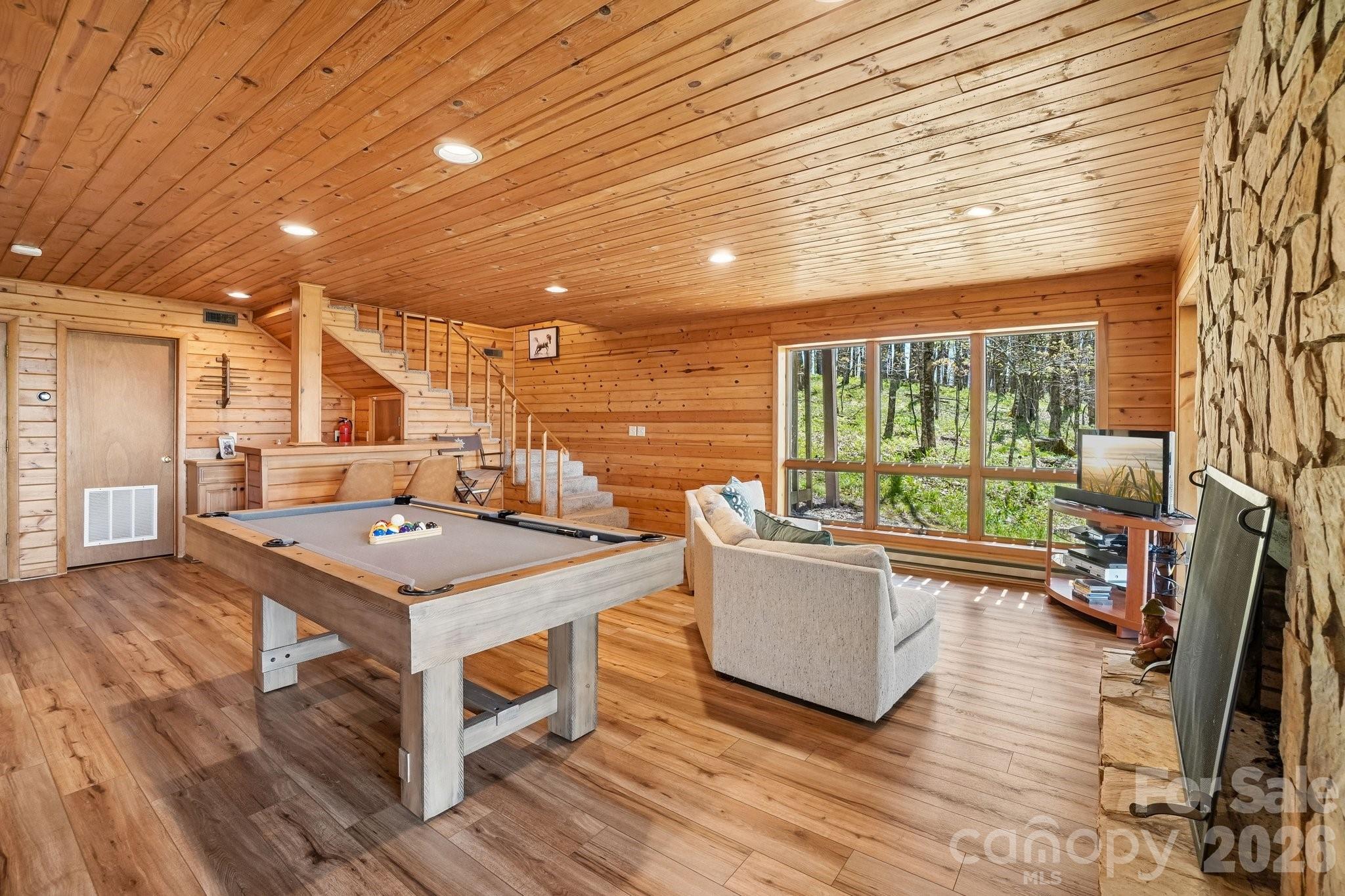 34 Wolfs Head Court — Mars Hill