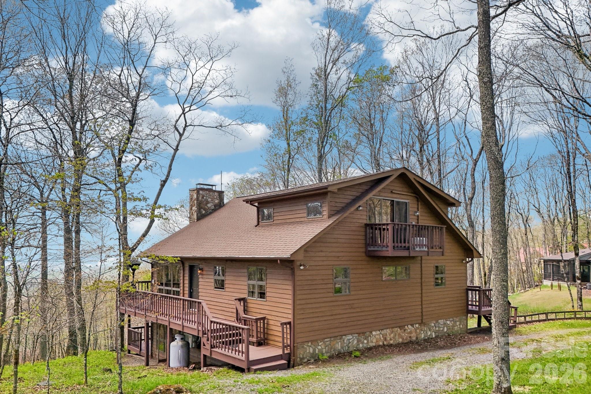34 Wolfs Head Court — Mars Hill