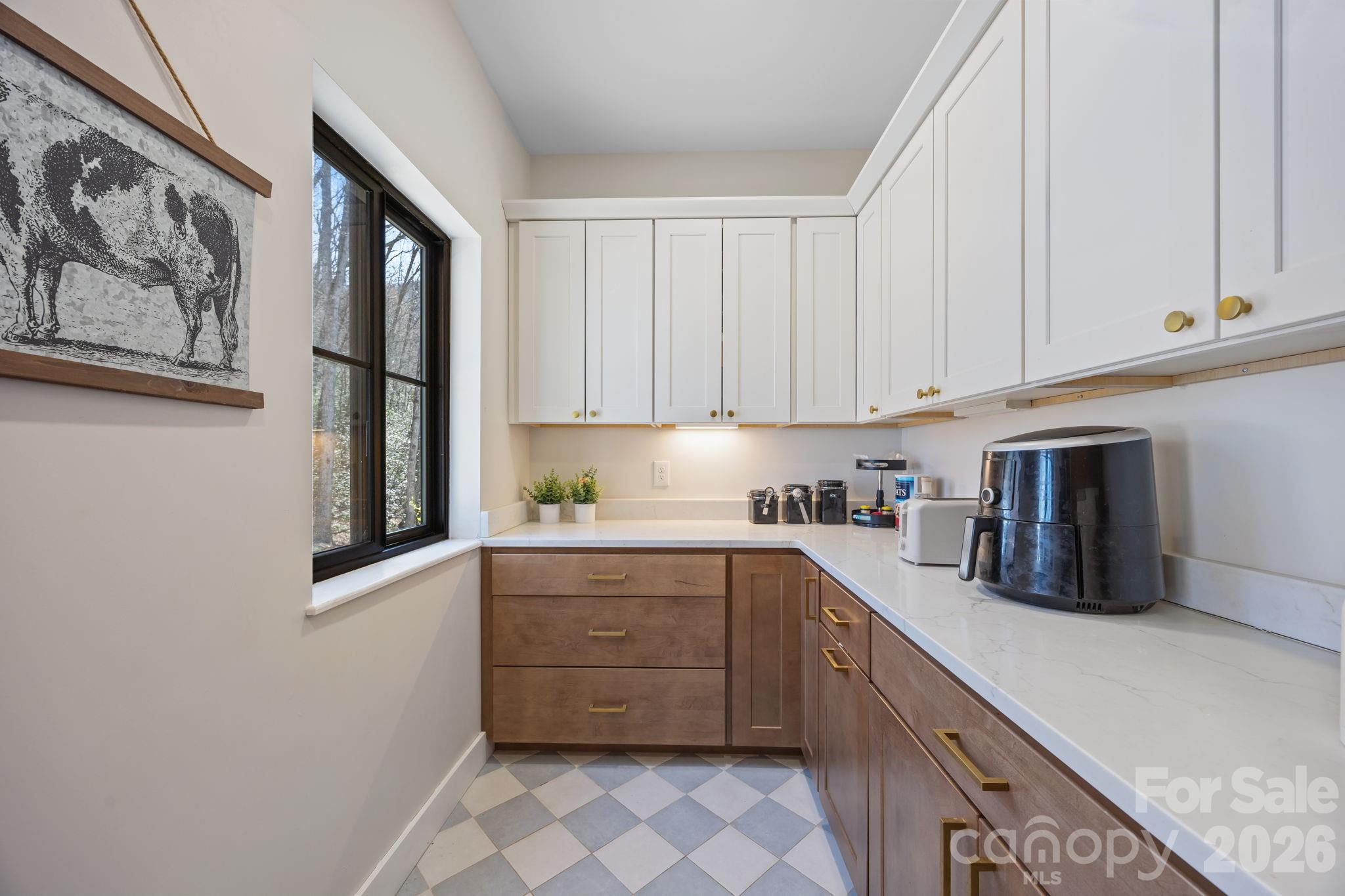 215 Ridgeway Road — Candler