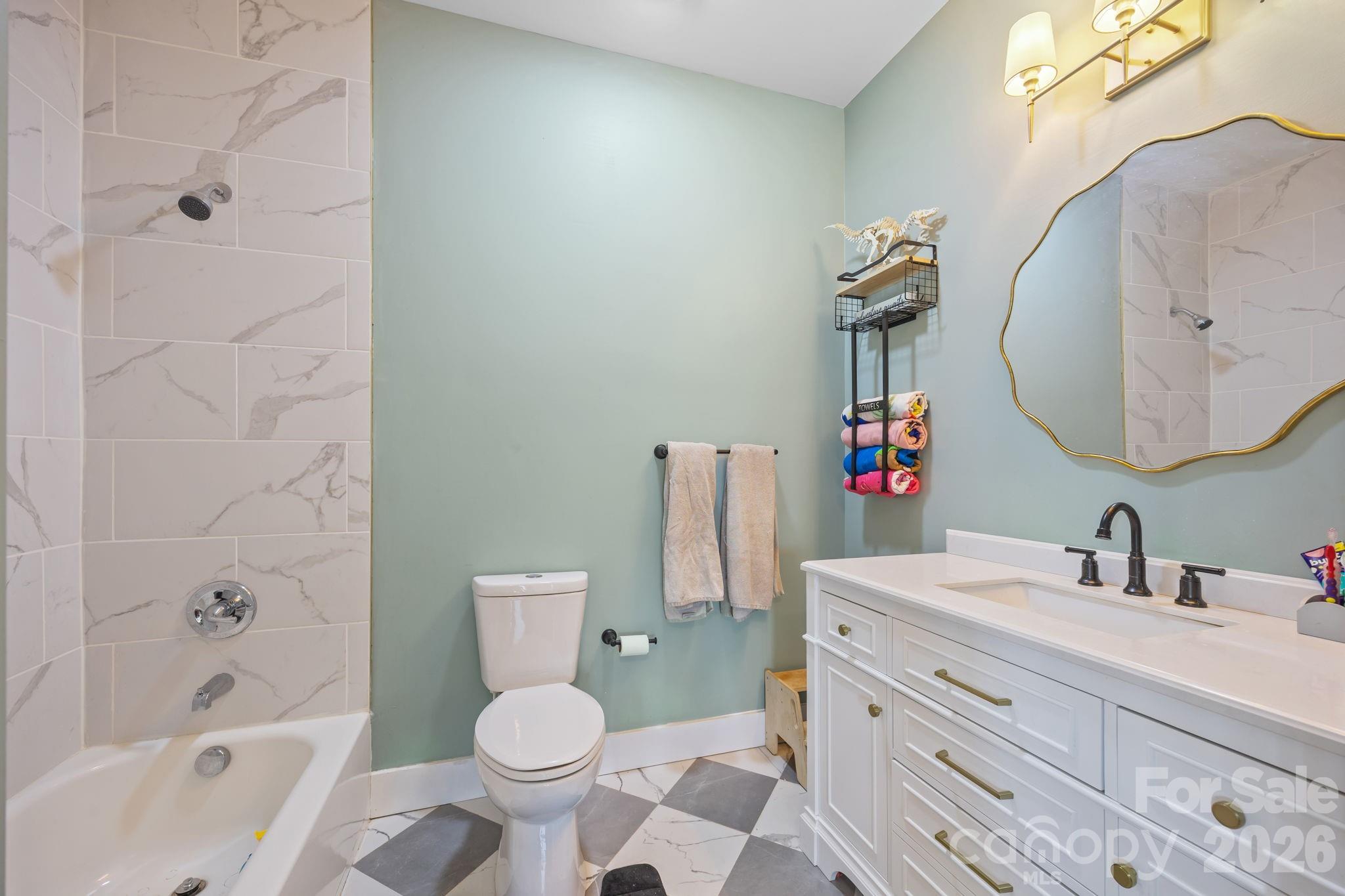 215 Ridgeway Road — Candler