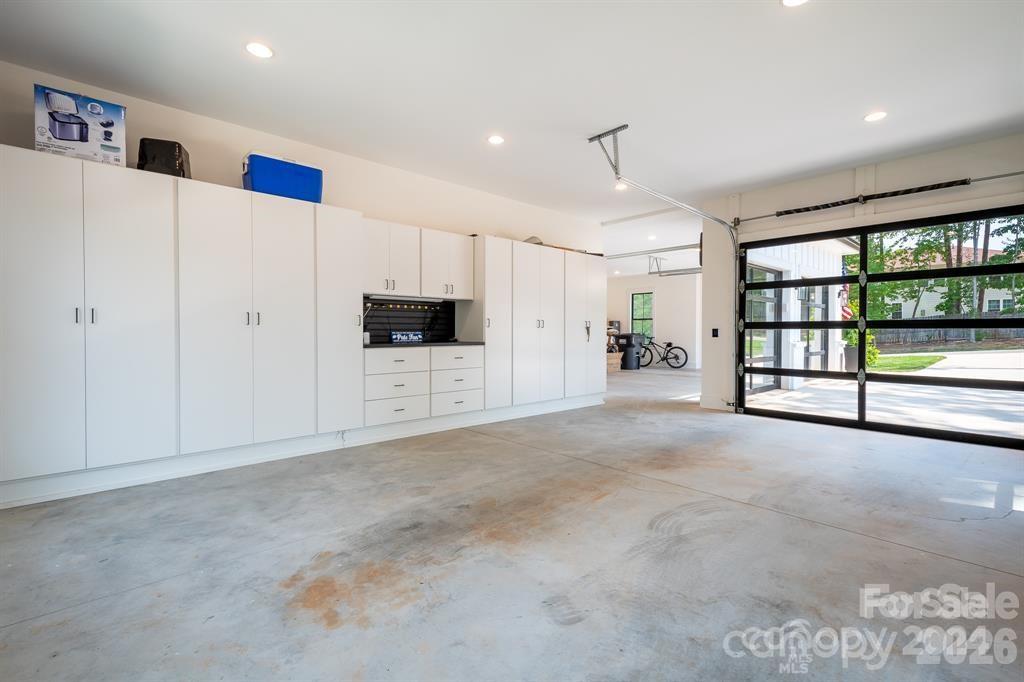 124 Direct Drive — Mooresville