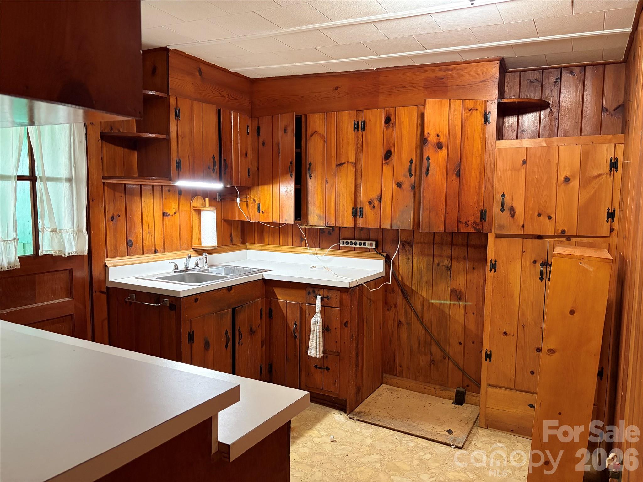 72 Alexander Road — Weaverville