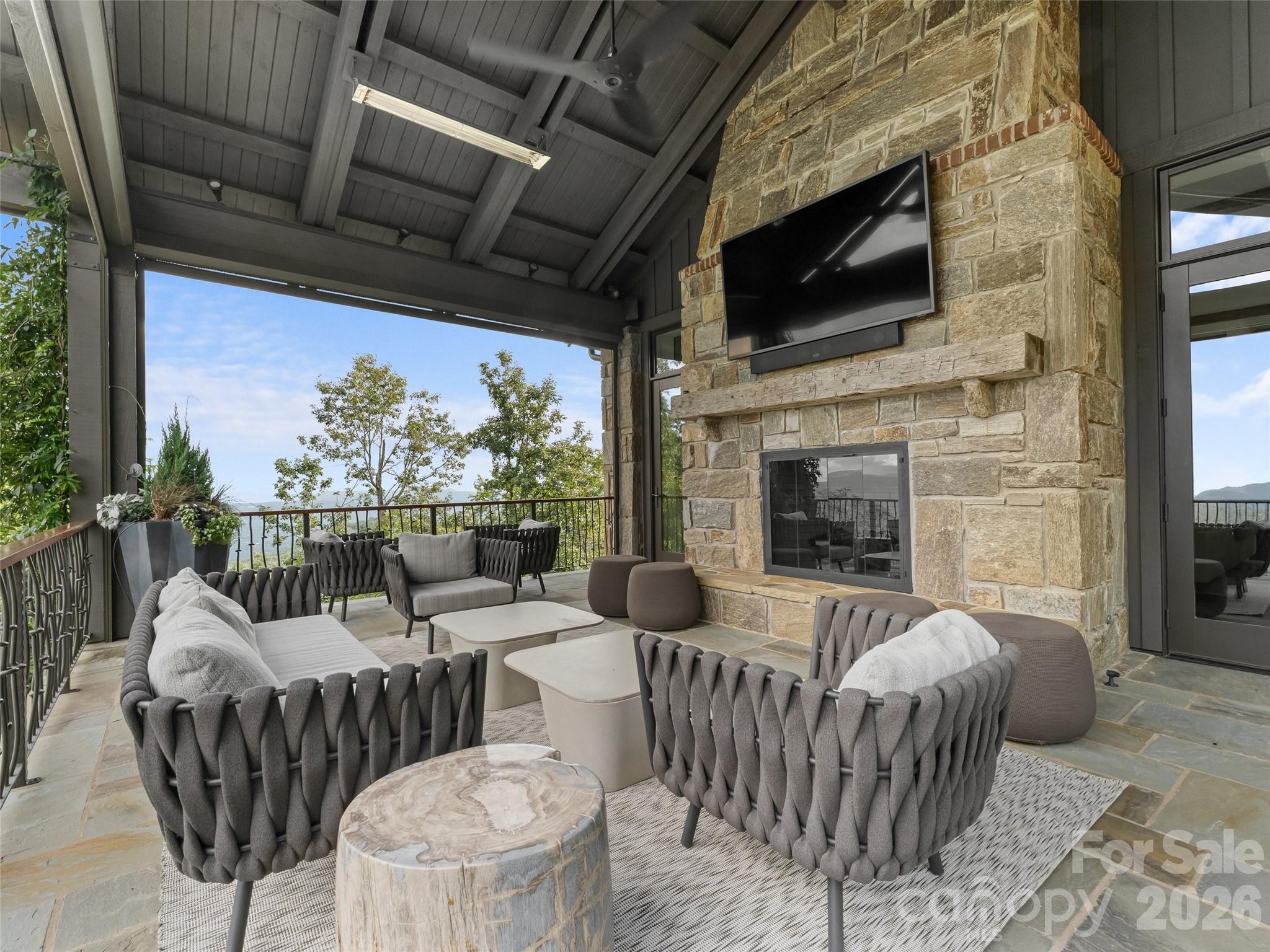 208 Skycliff Drive — Asheville
