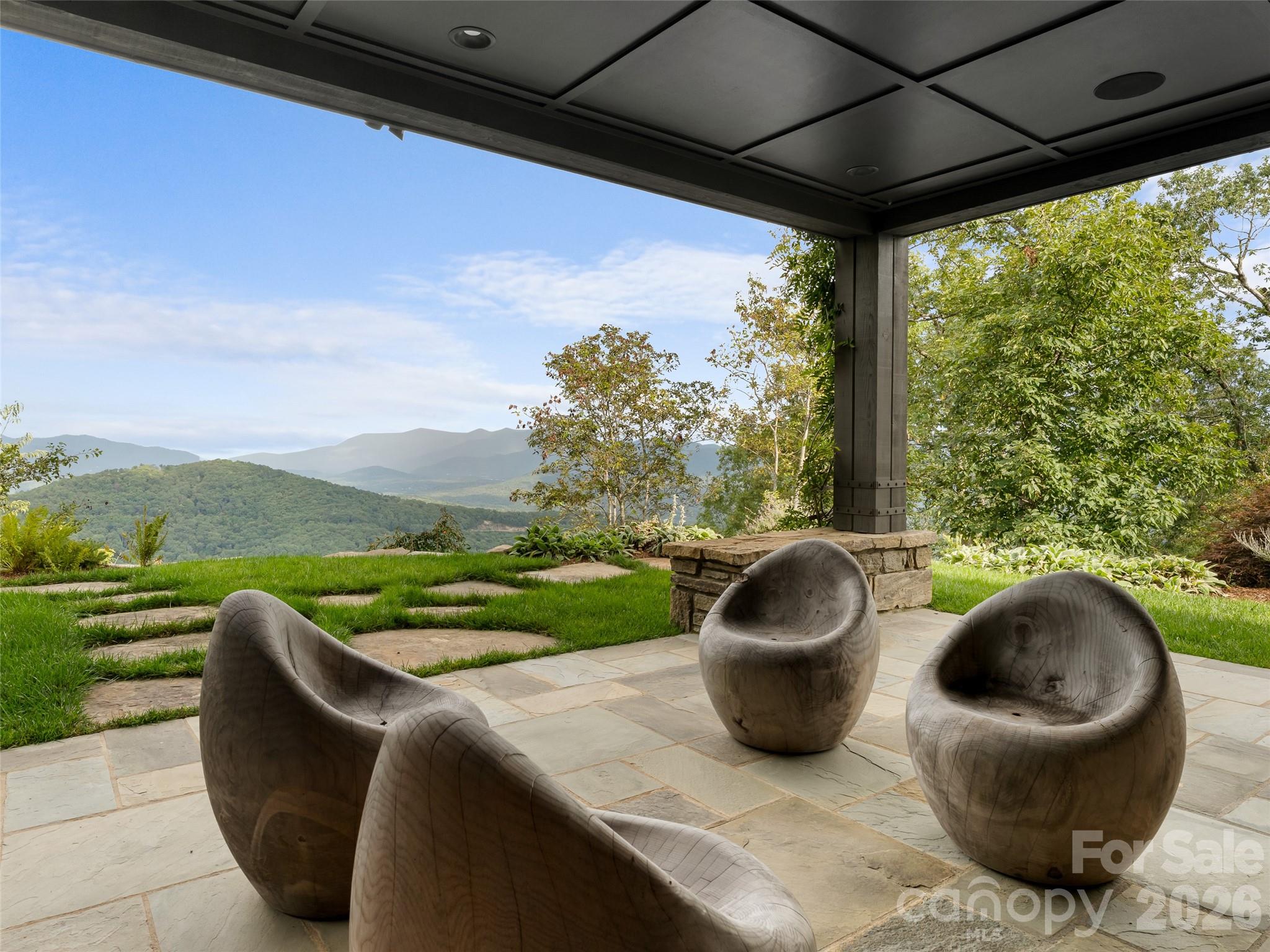 208 Skycliff Drive — Asheville