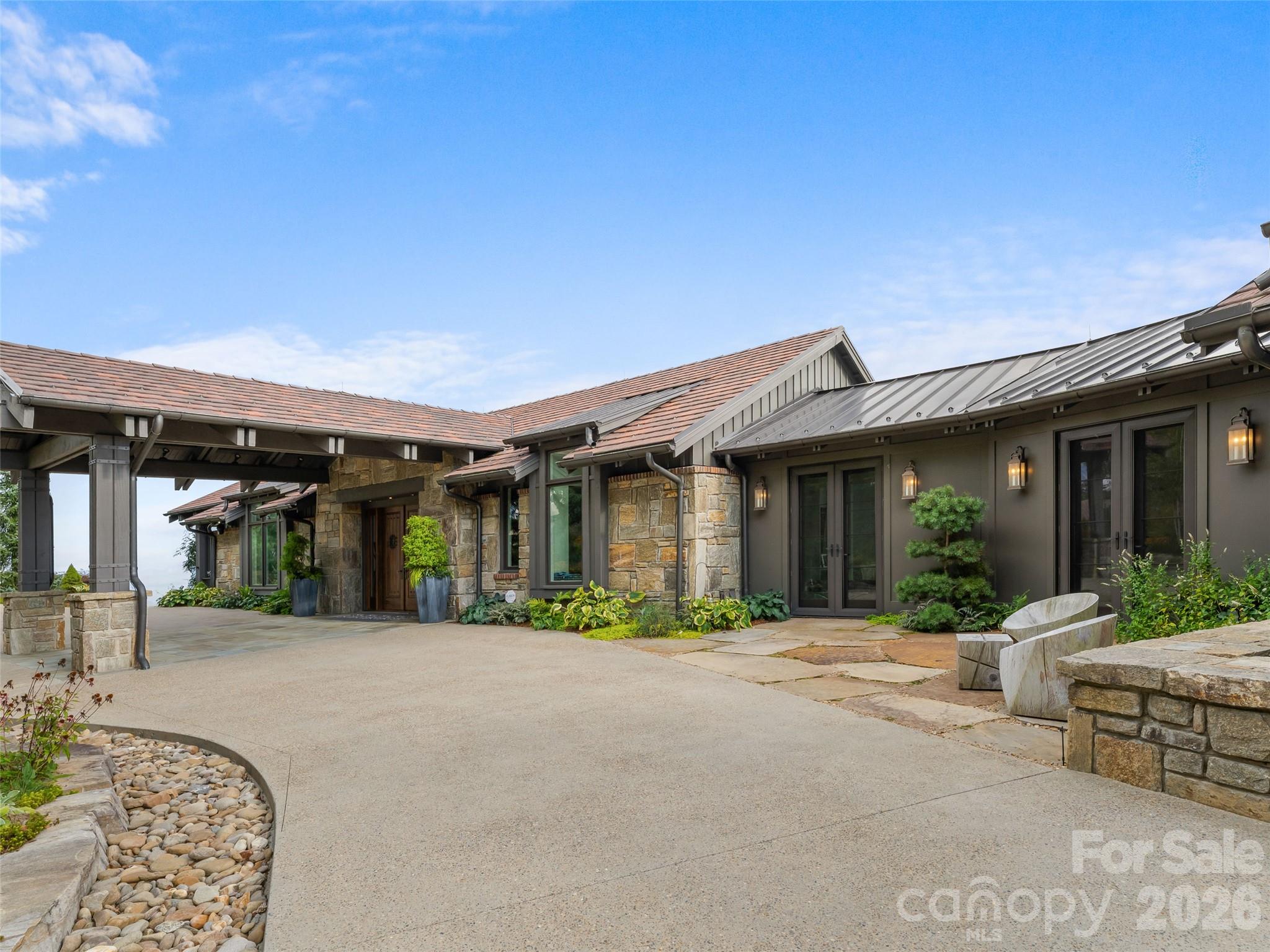 208 Skycliff Drive — Asheville
