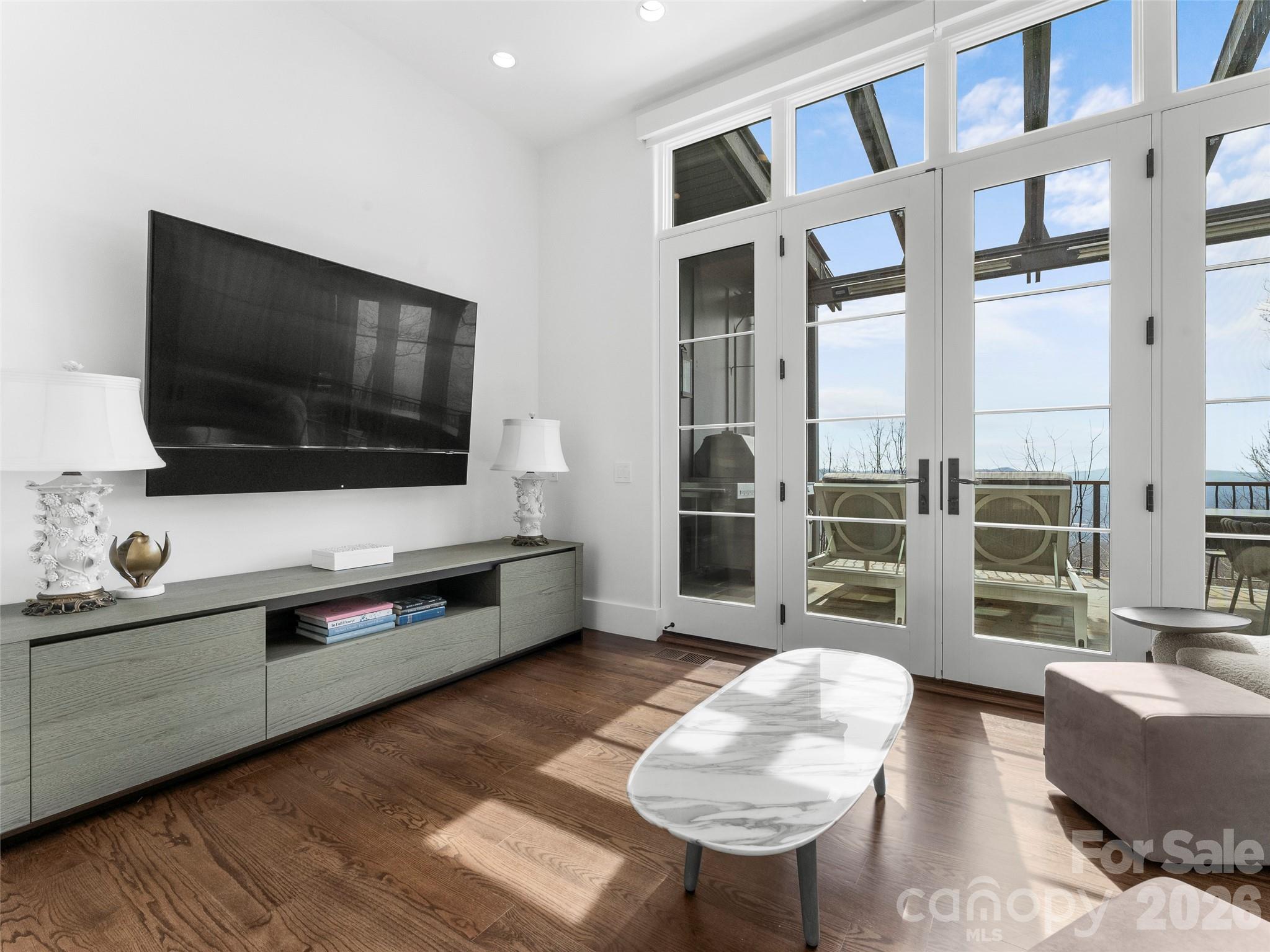 208 Skycliff Drive — Asheville